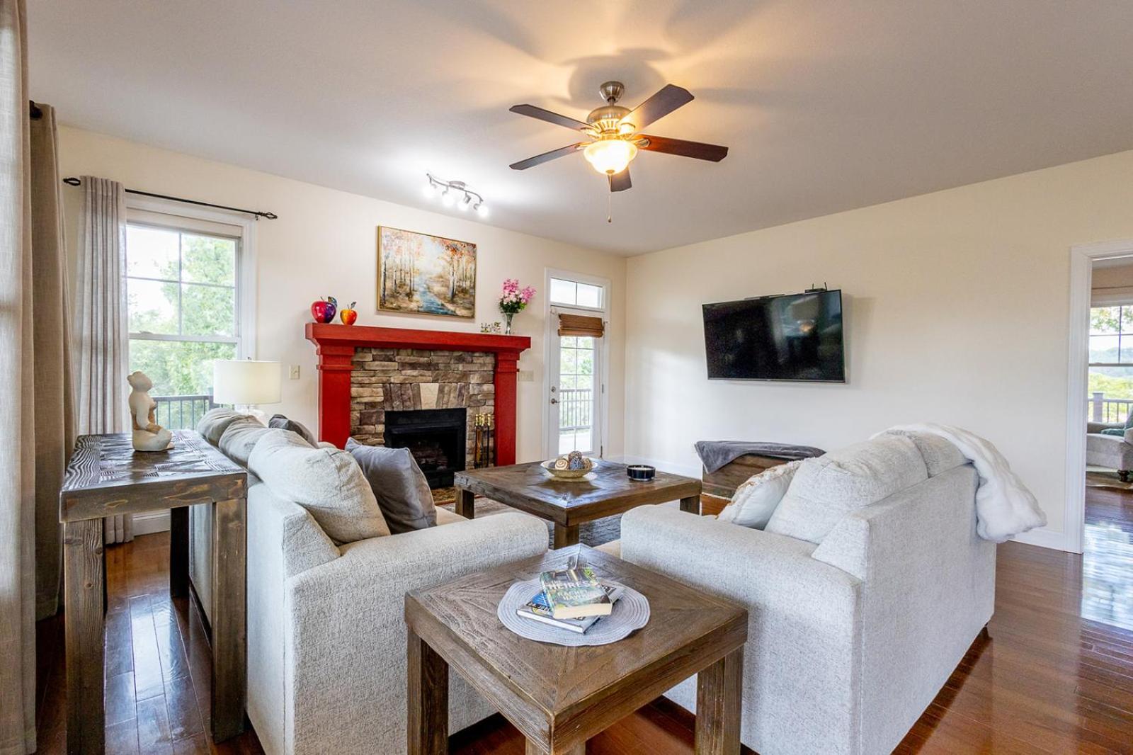 The Retreat at Paradise Hills 6BR Lake Front Dock Game Room