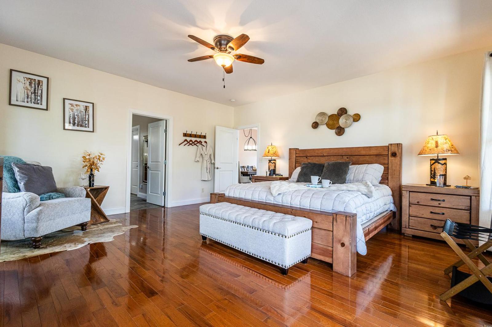 The Retreat at Paradise Hills 6BR Lake Front Dock Game Room
