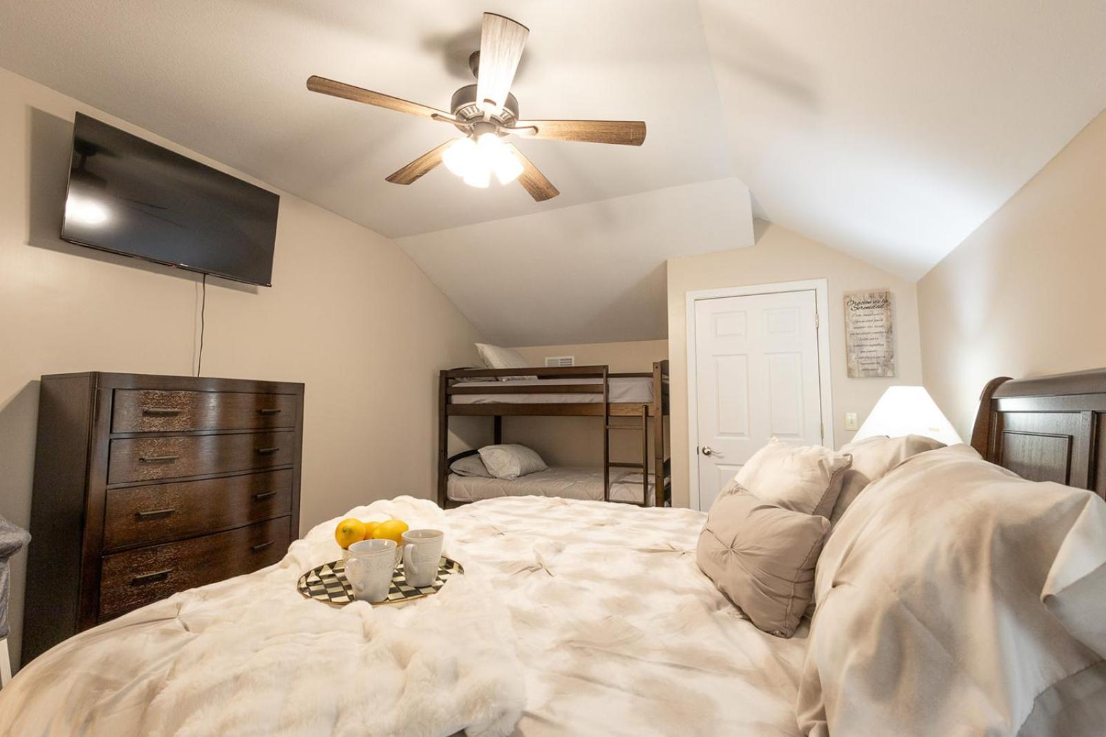 The Retreat at Paradise Hills 6BR Lake Front Dock Game Room