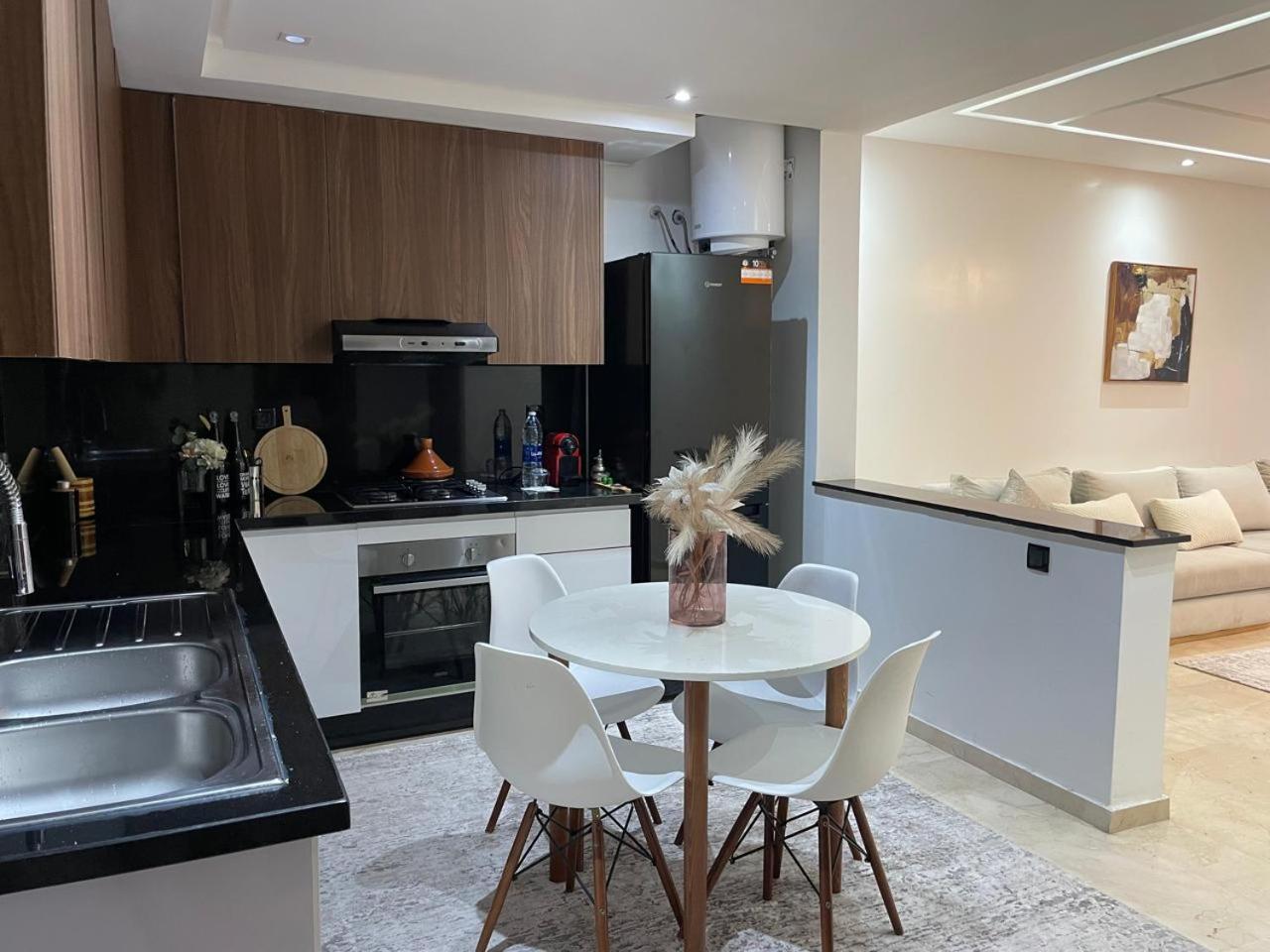Appartement Moderne Centre Gueliz Sunny Pool PS4 & Wi-Fi