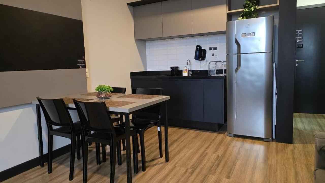 Stay in a building with pool 850m from the beach in Florianópolis - STIs