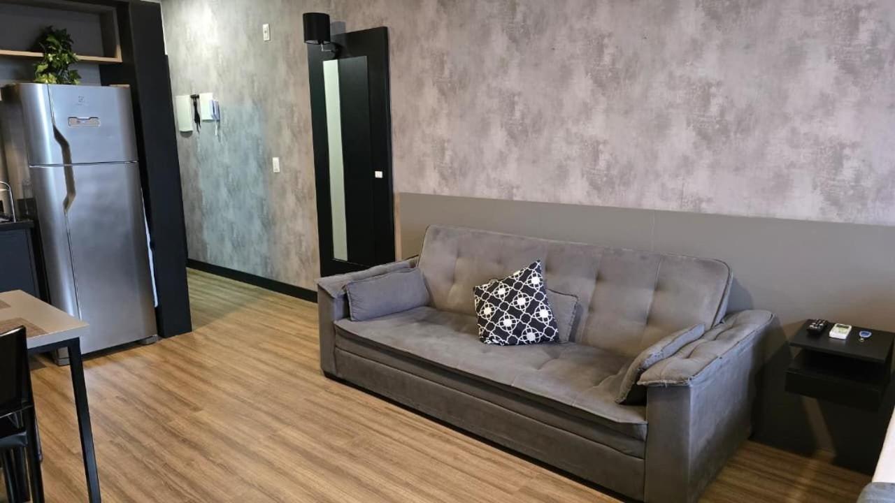 Stay in a building with pool 850m from the beach in Florianópolis - STIs