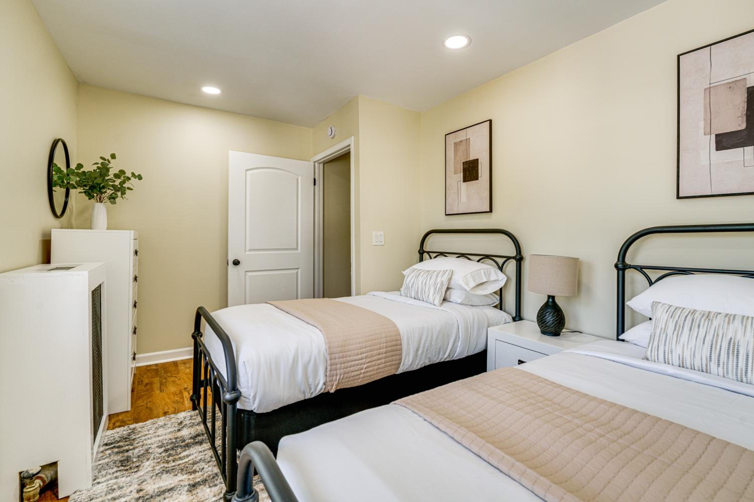 5 Mi to Dtwn Detroit Pet-Friendly Edison Home