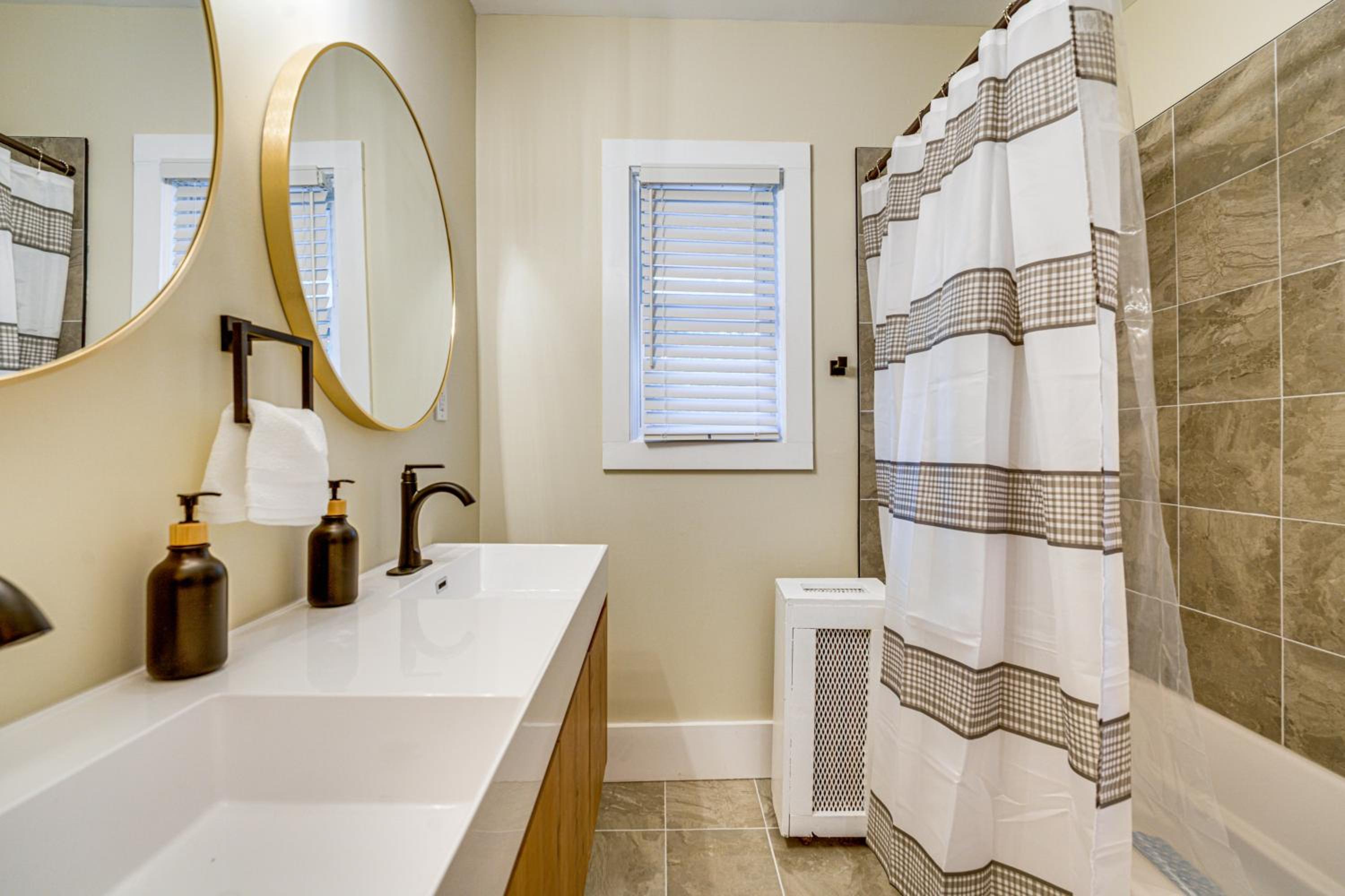 5 Mi to Dtwn Detroit Pet-Friendly Edison Home