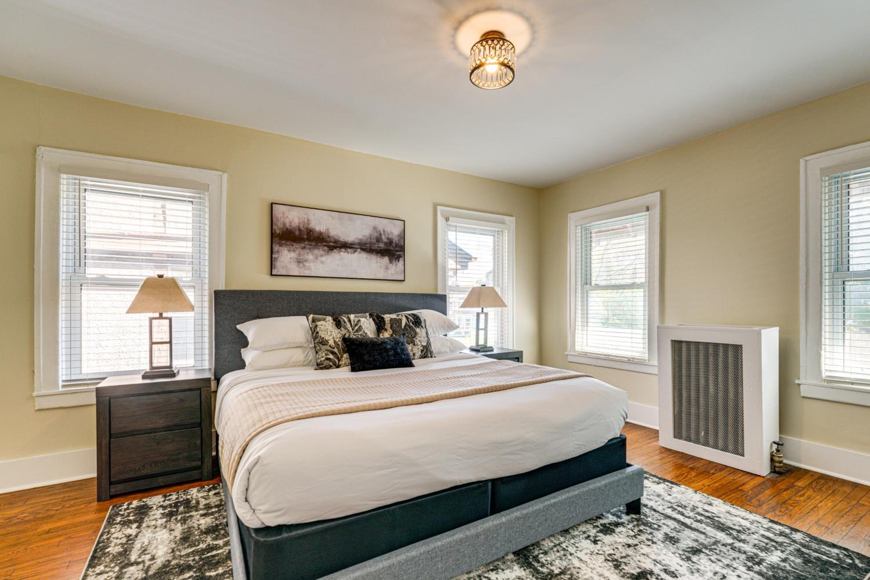 5 Mi to Dtwn Detroit Pet-Friendly Edison Home
