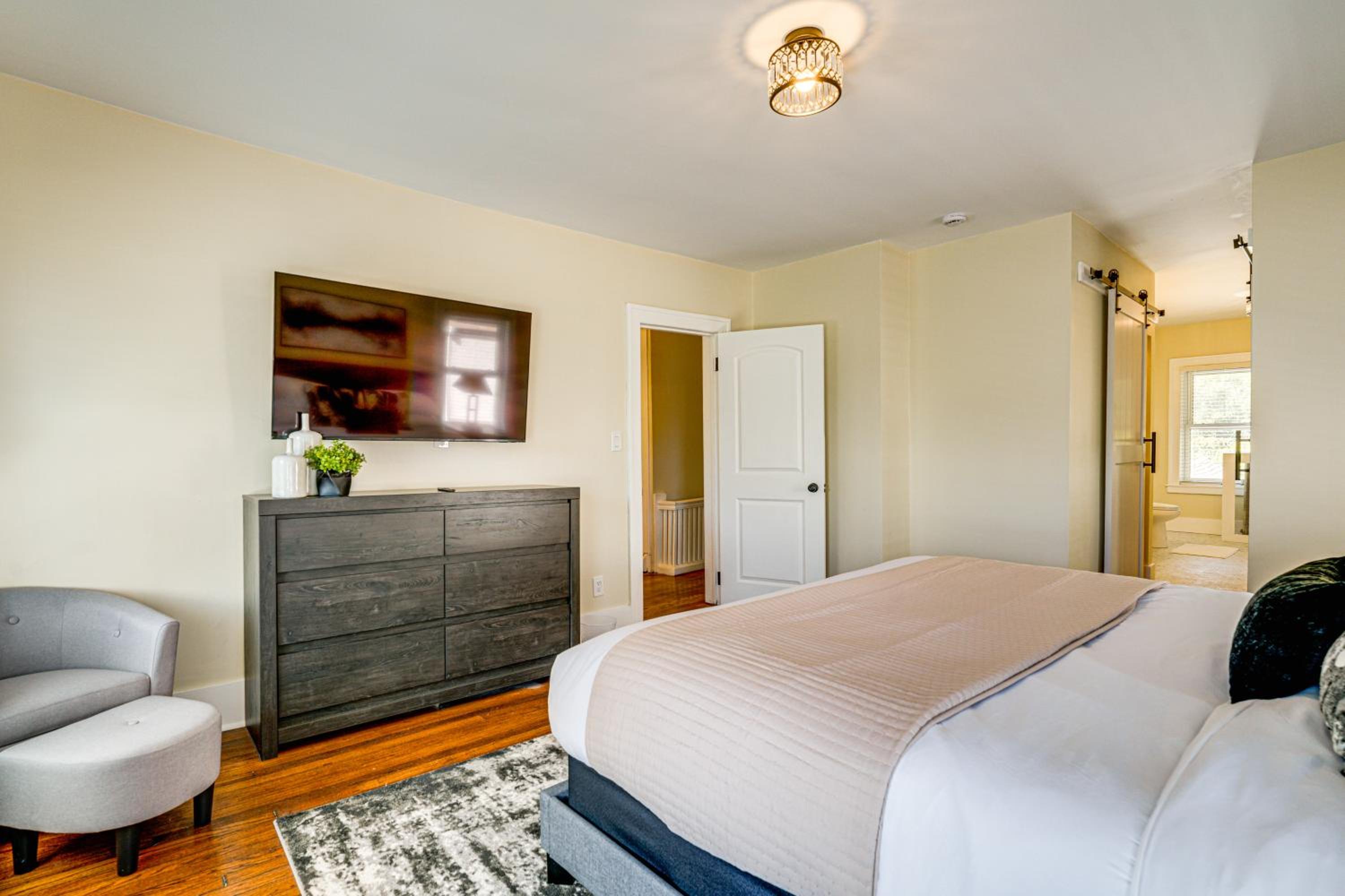 5 Mi to Dtwn Detroit Pet-Friendly Edison Home