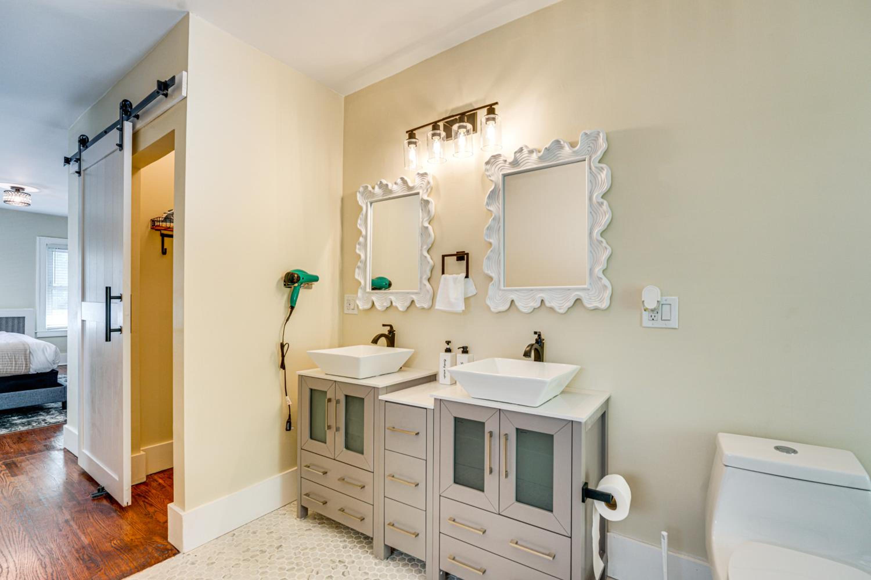 5 Mi to Dtwn Detroit Pet-Friendly Edison Home