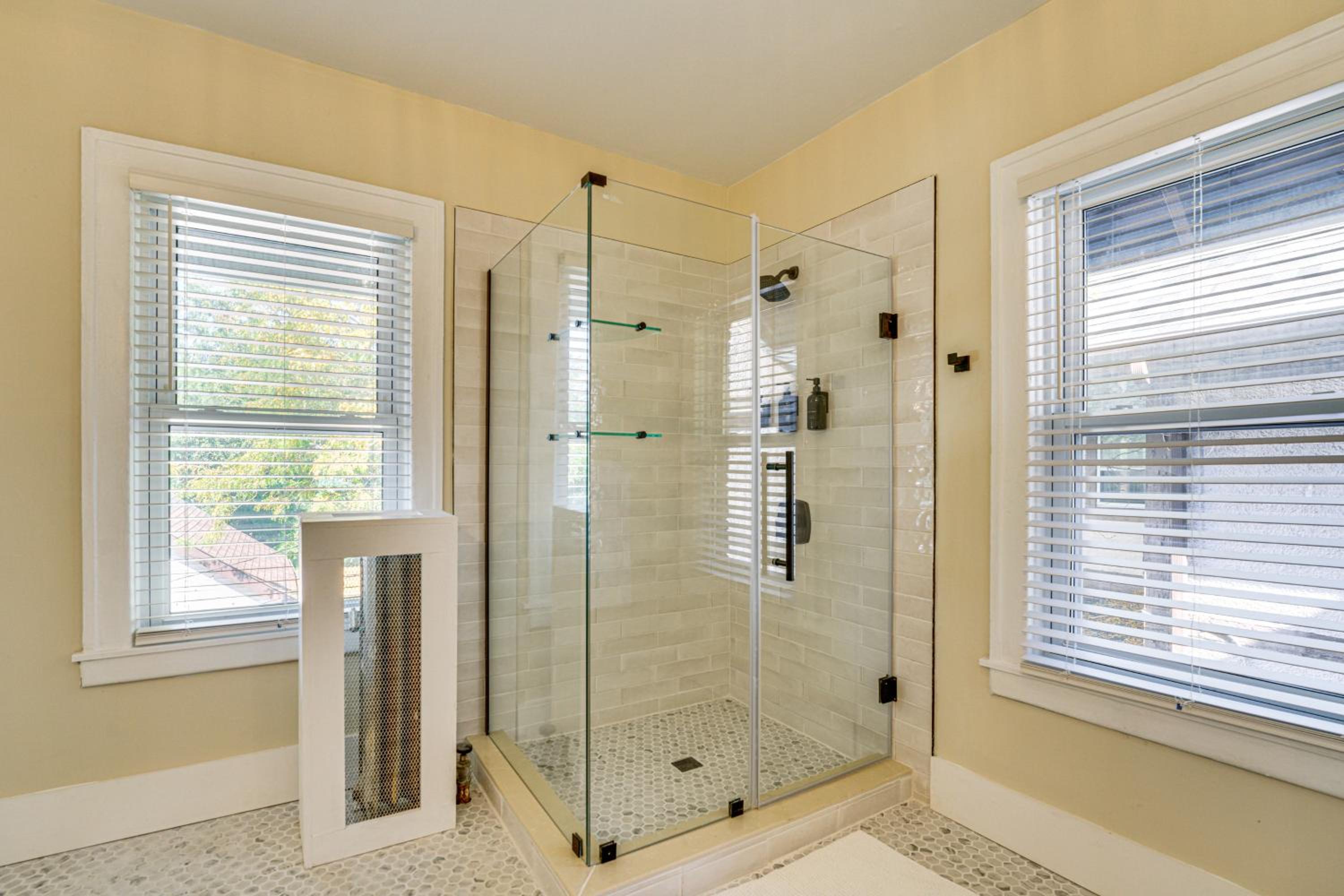 5 Mi to Dtwn Detroit Pet-Friendly Edison Home
