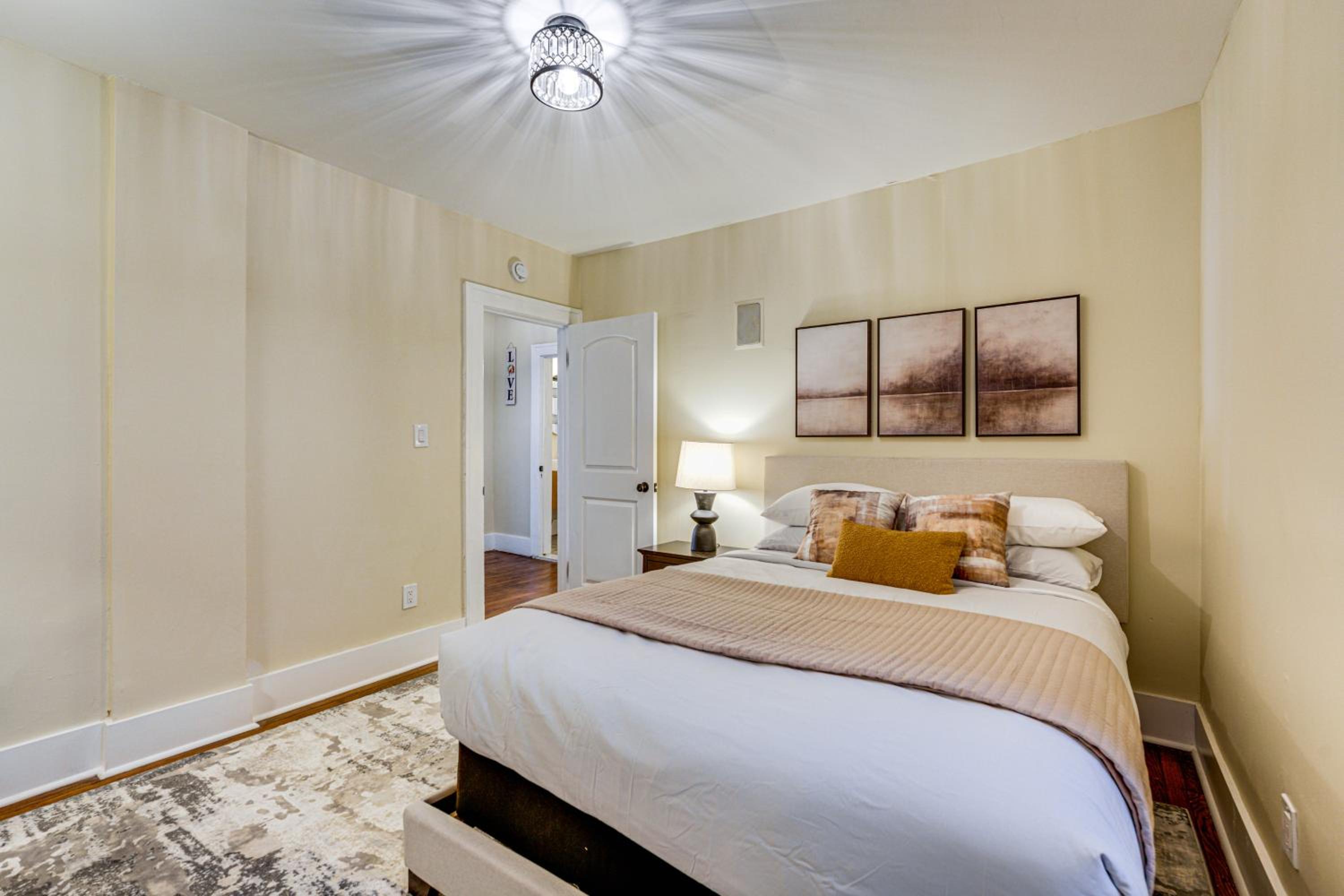5 Mi to Dtwn Detroit Pet-Friendly Edison Home