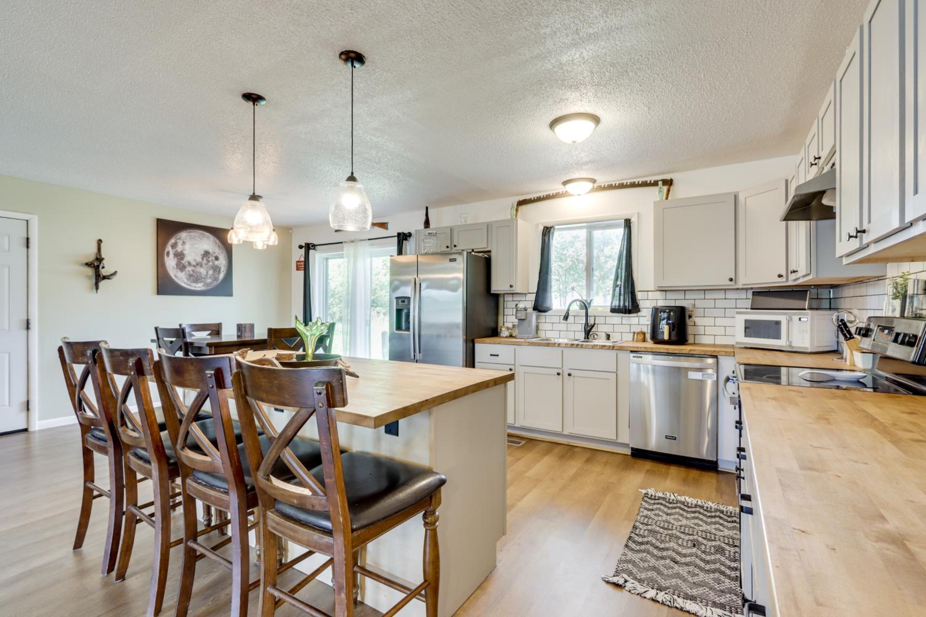 1 Mi to Shops and Cafes Updated Cassville Home!