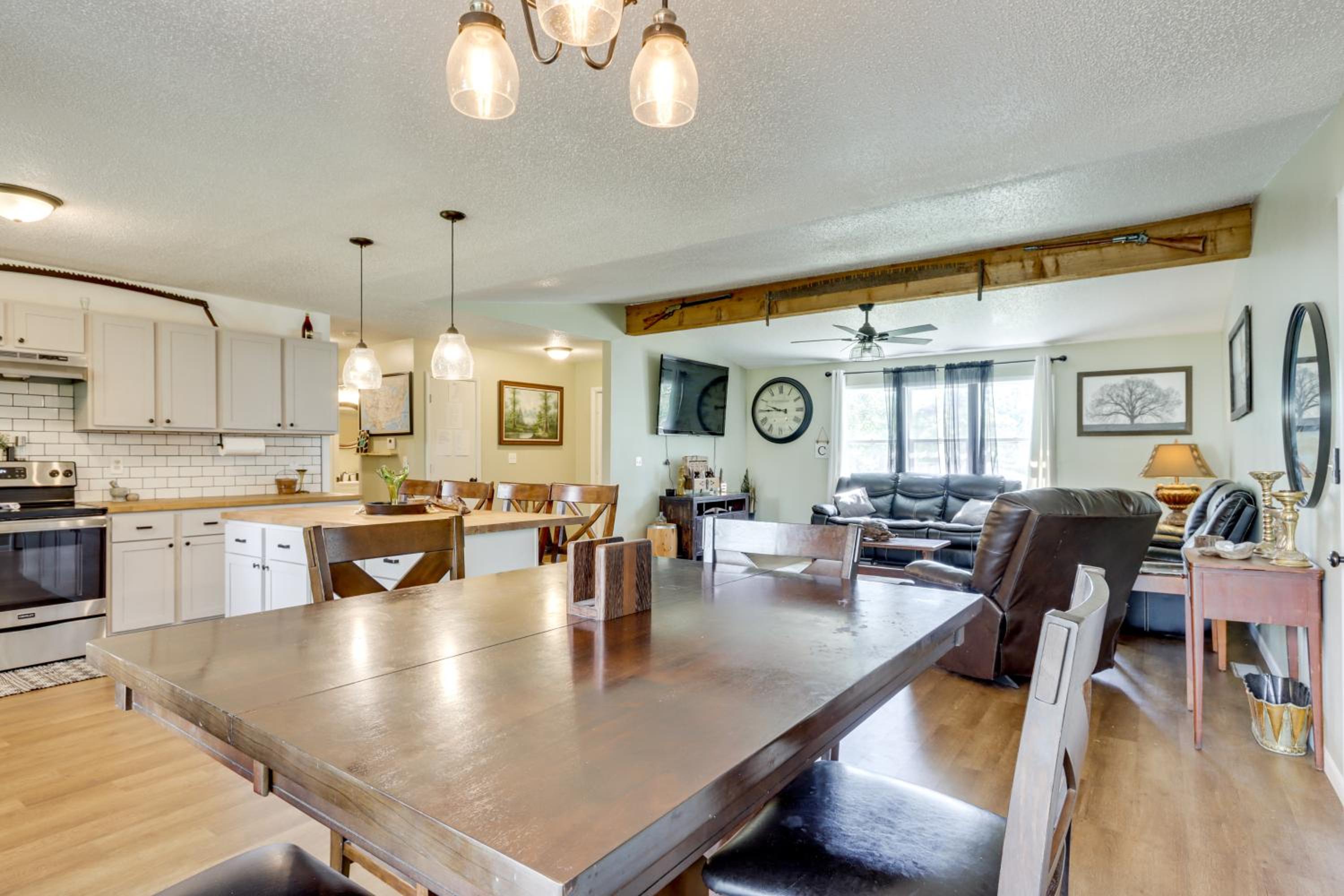 1 Mi to Shops and Cafes Updated Cassville Home!