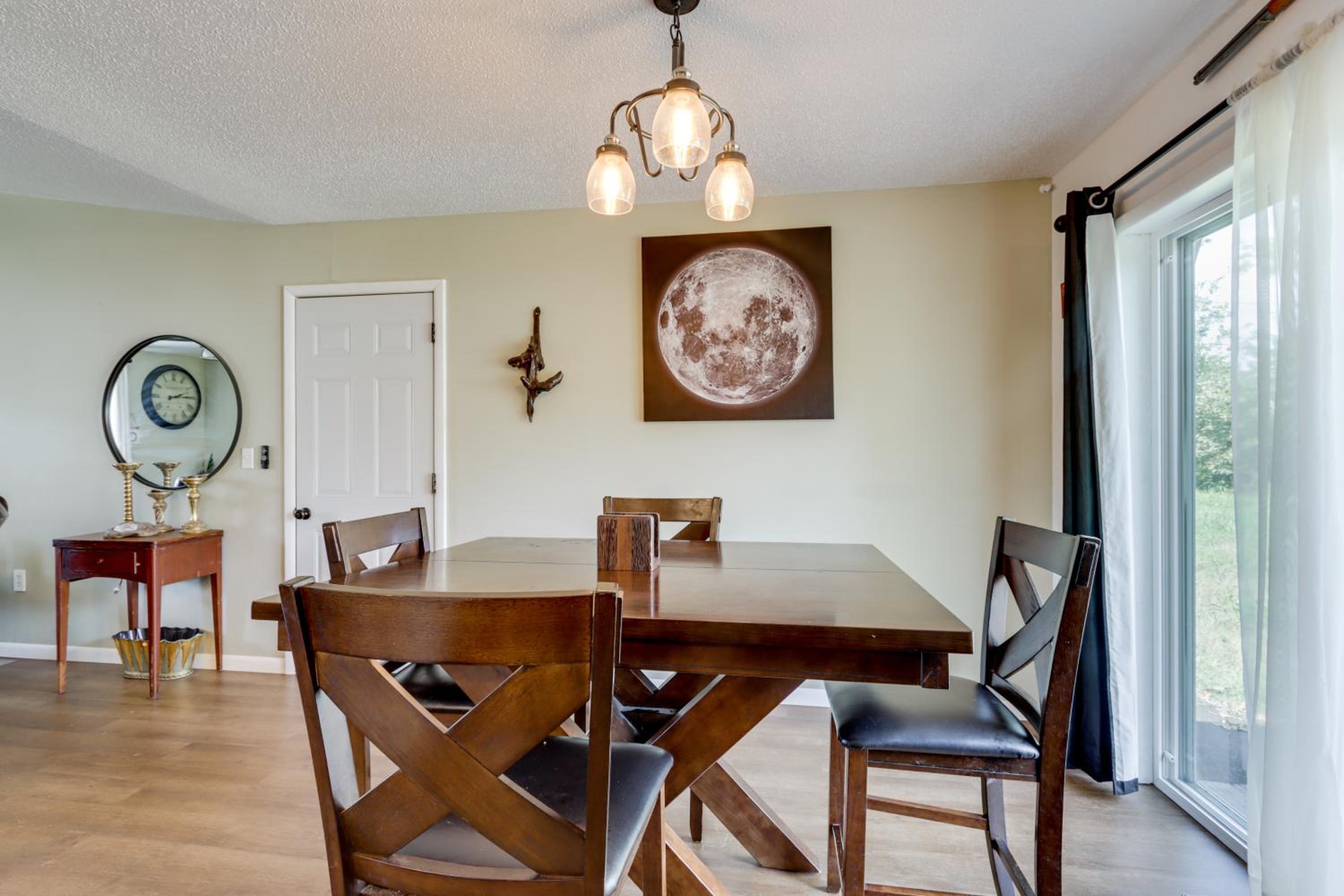 1 Mi to Shops and Cafes Updated Cassville Home!