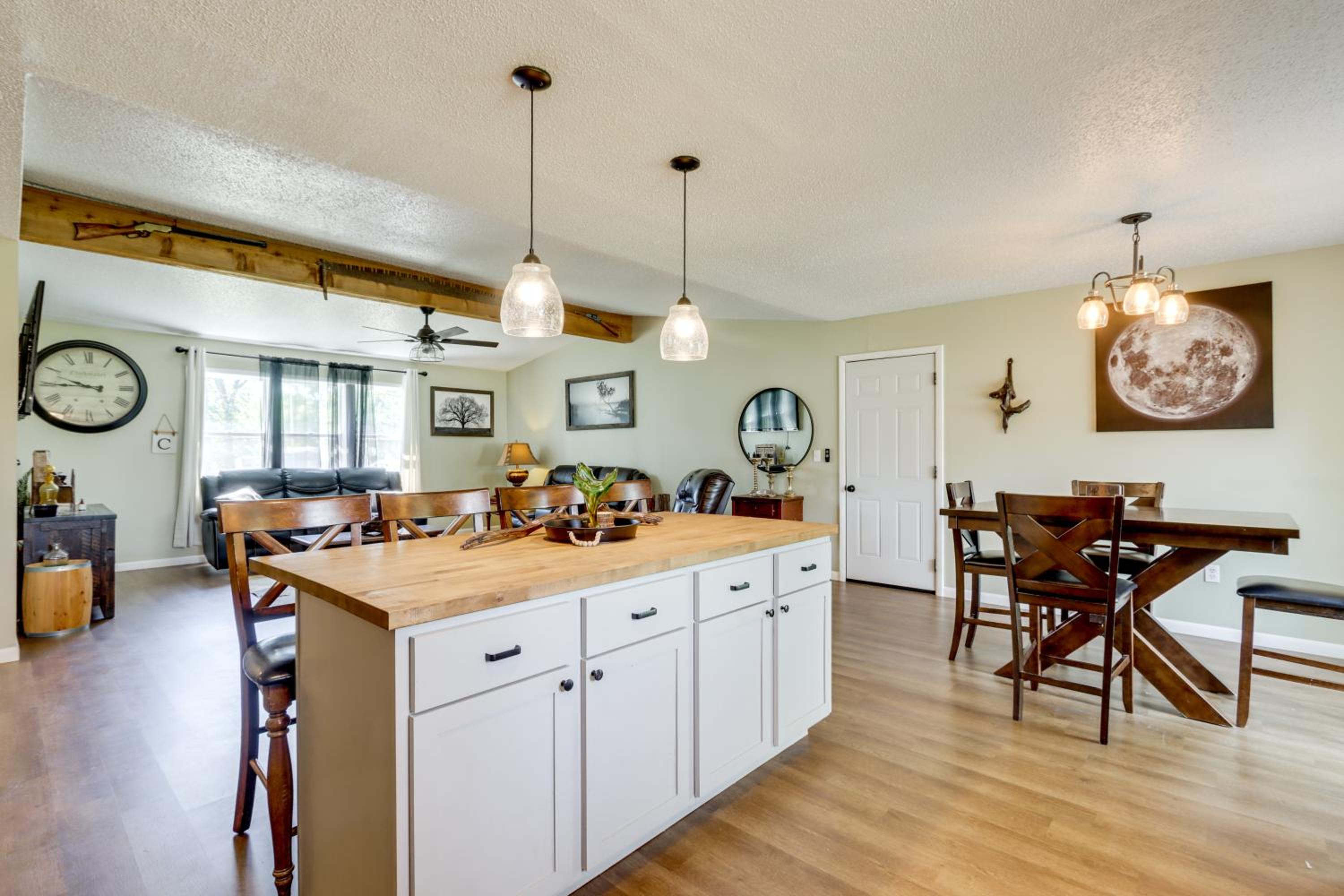 1 Mi to Shops and Cafes Updated Cassville Home!