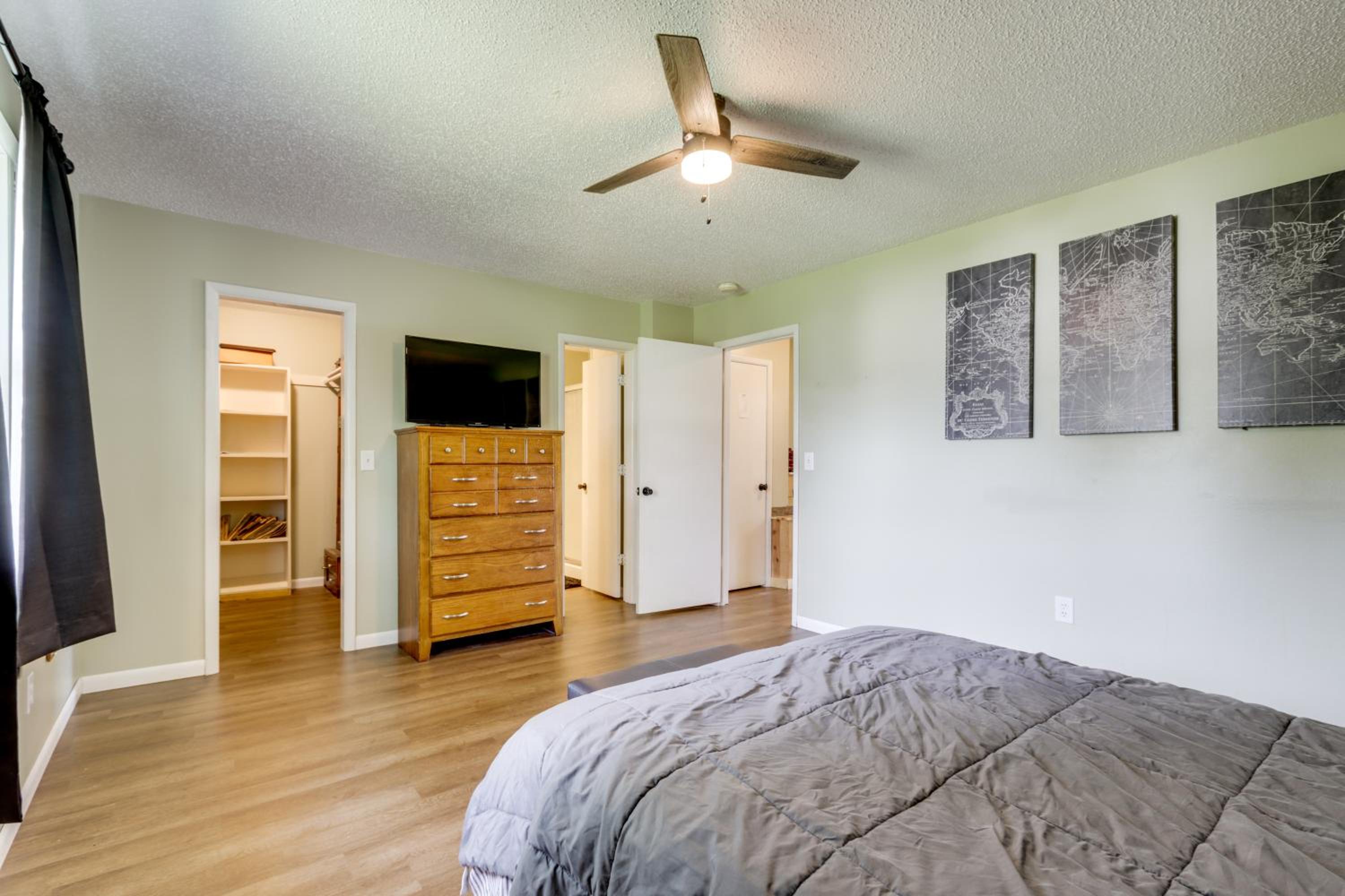 1 Mi to Shops and Cafes Updated Cassville Home!