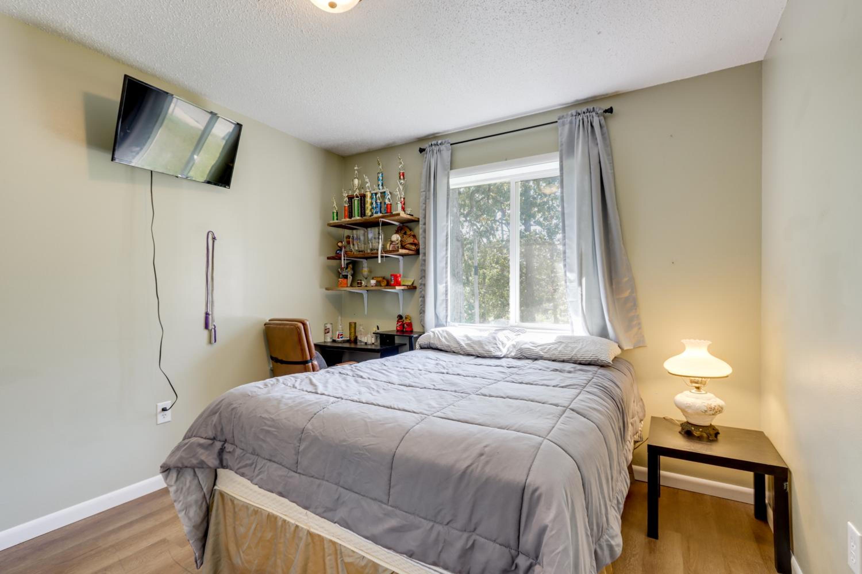 1 Mi to Shops and Cafes Updated Cassville Home!
