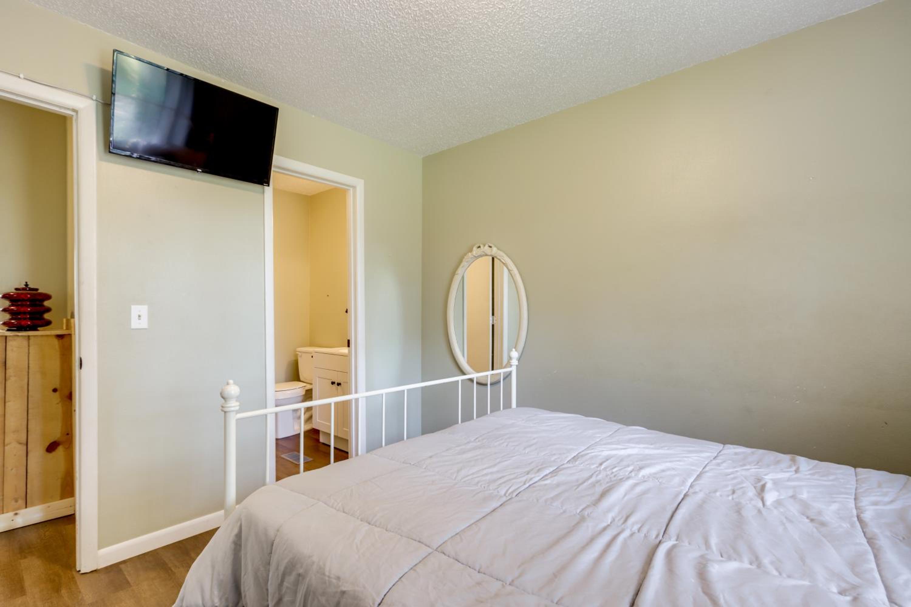 1 Mi to Shops and Cafes Updated Cassville Home!