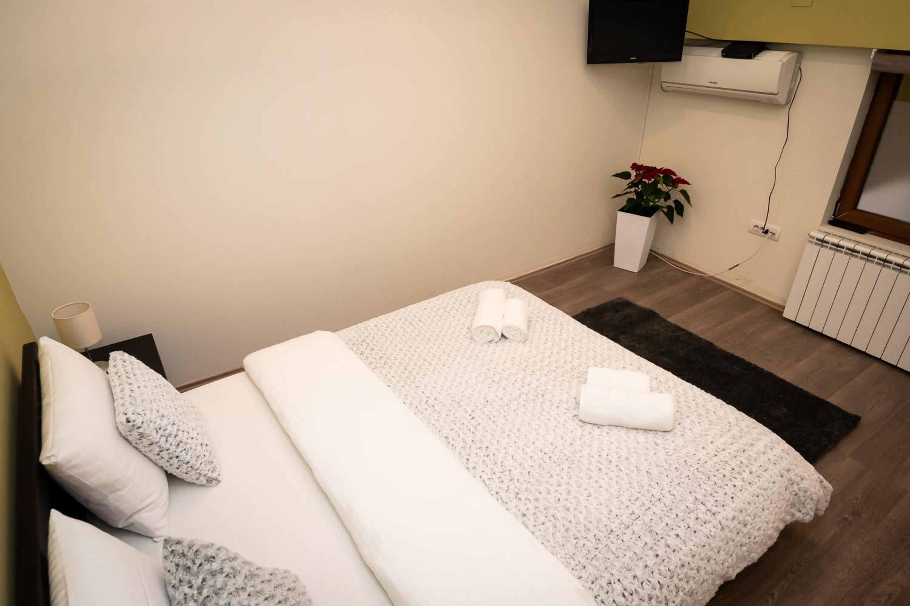 Jasha Apartments