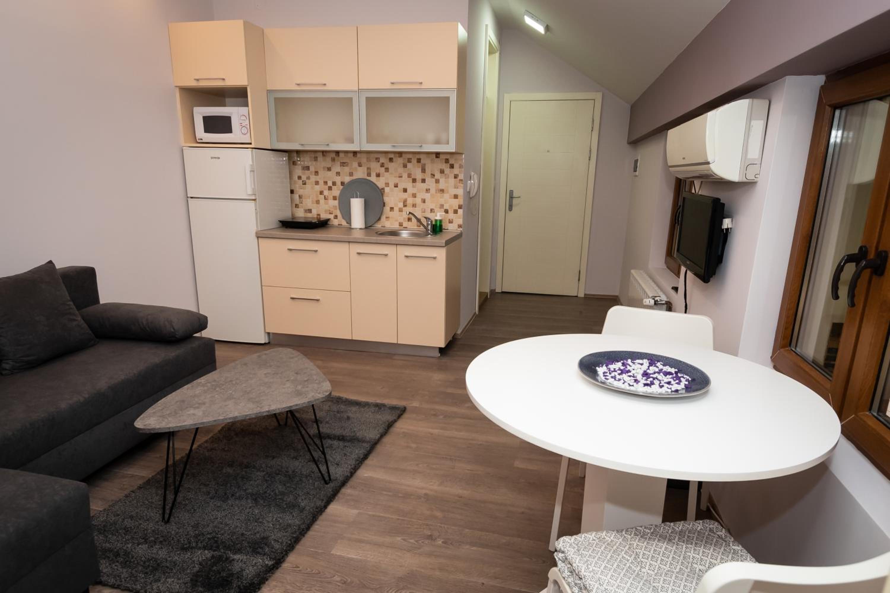 Jasha Apartments