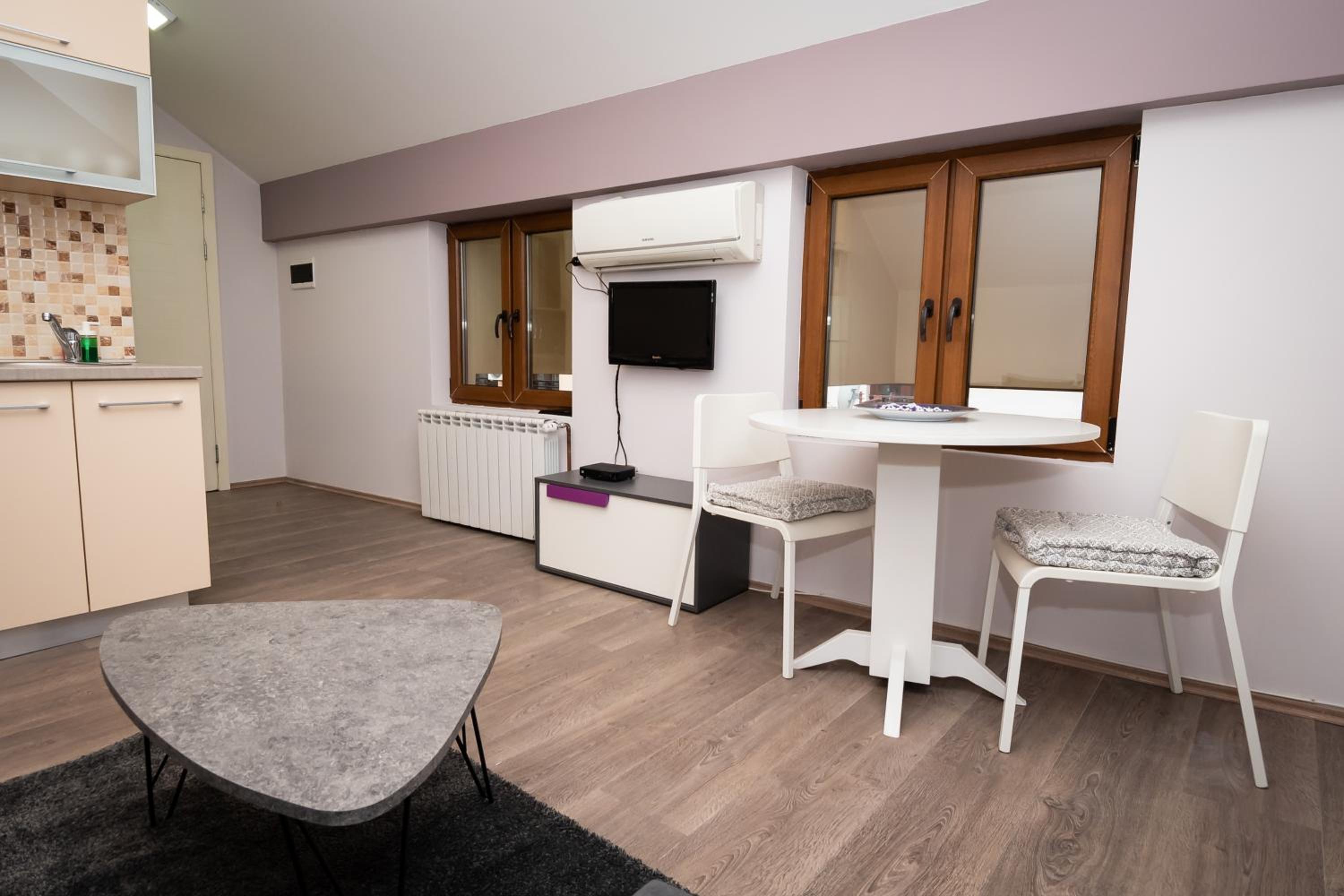 Jasha Apartments
