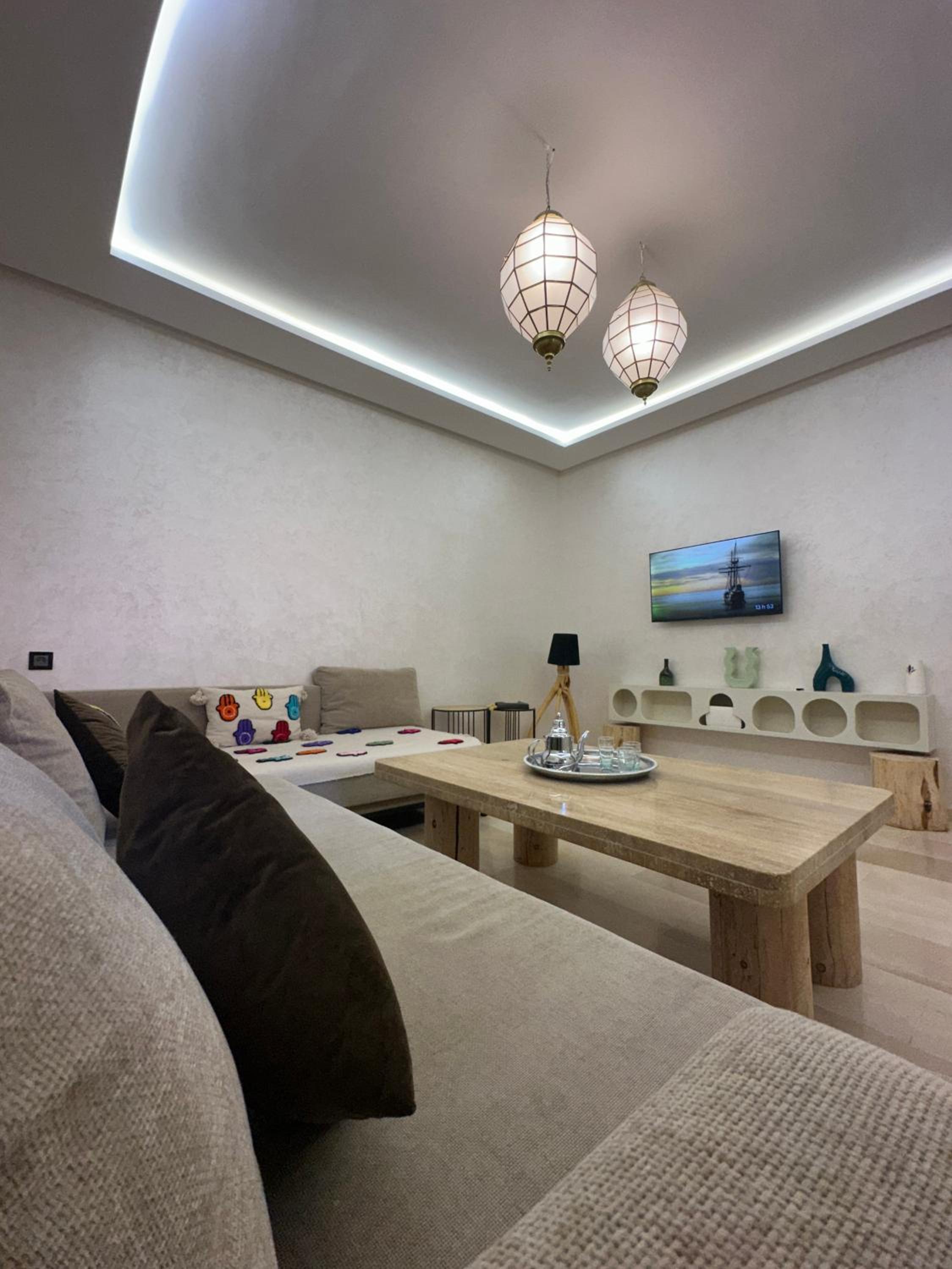 Gueliz Central Apartment with Pool and Parking