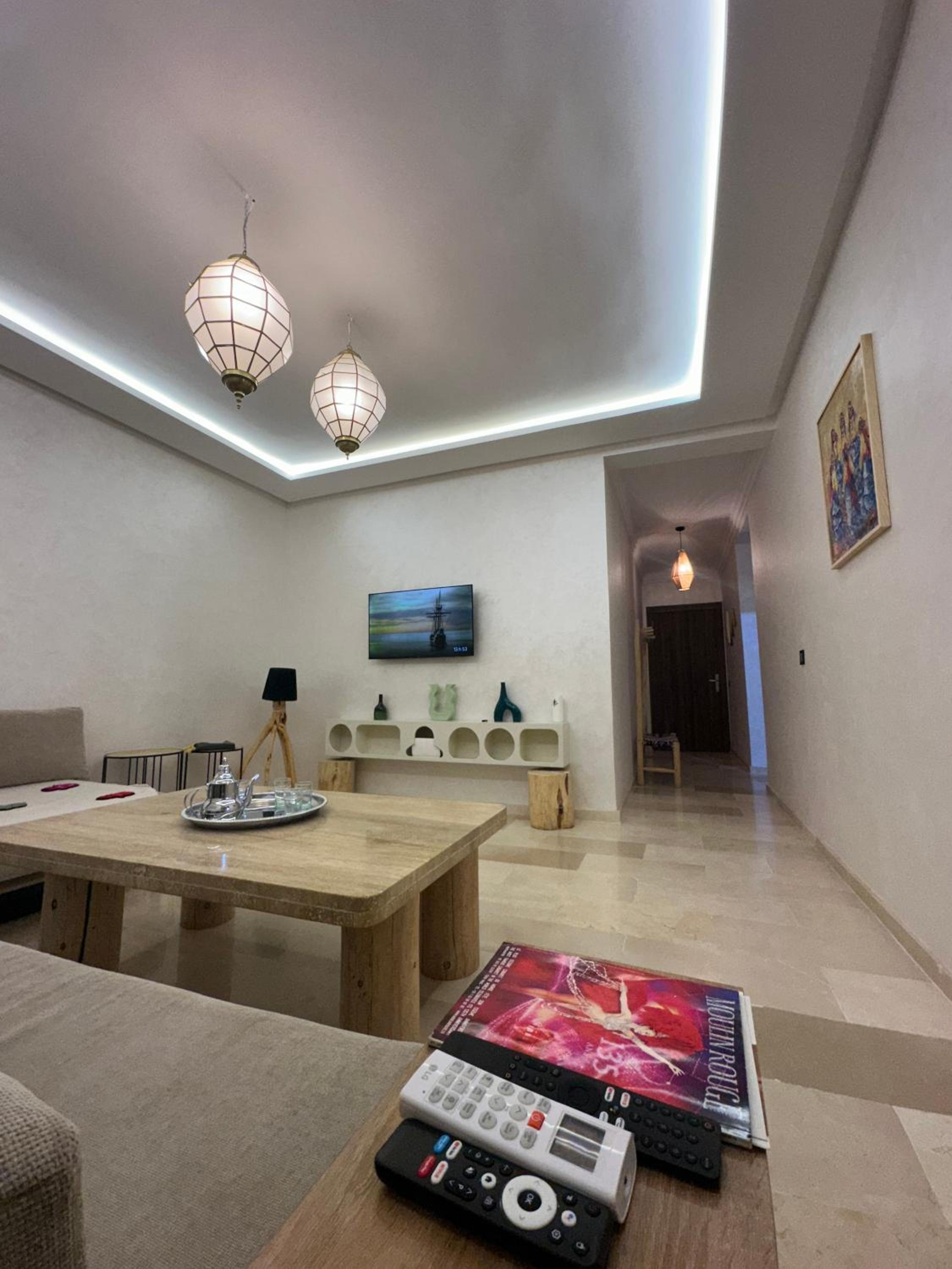 Gueliz Central Apartment with Pool and Parking