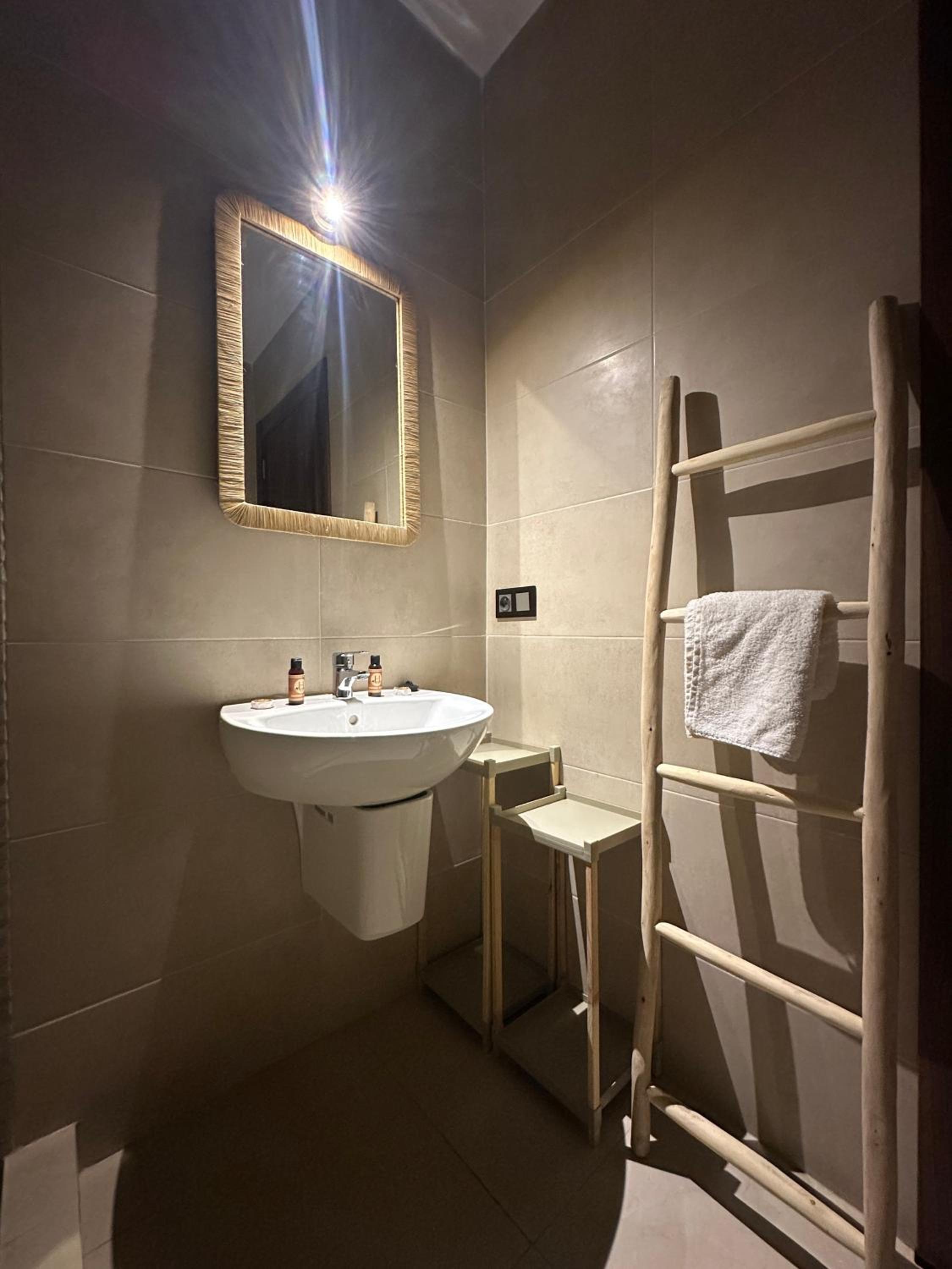Gueliz Central Apartment with Pool and Parking