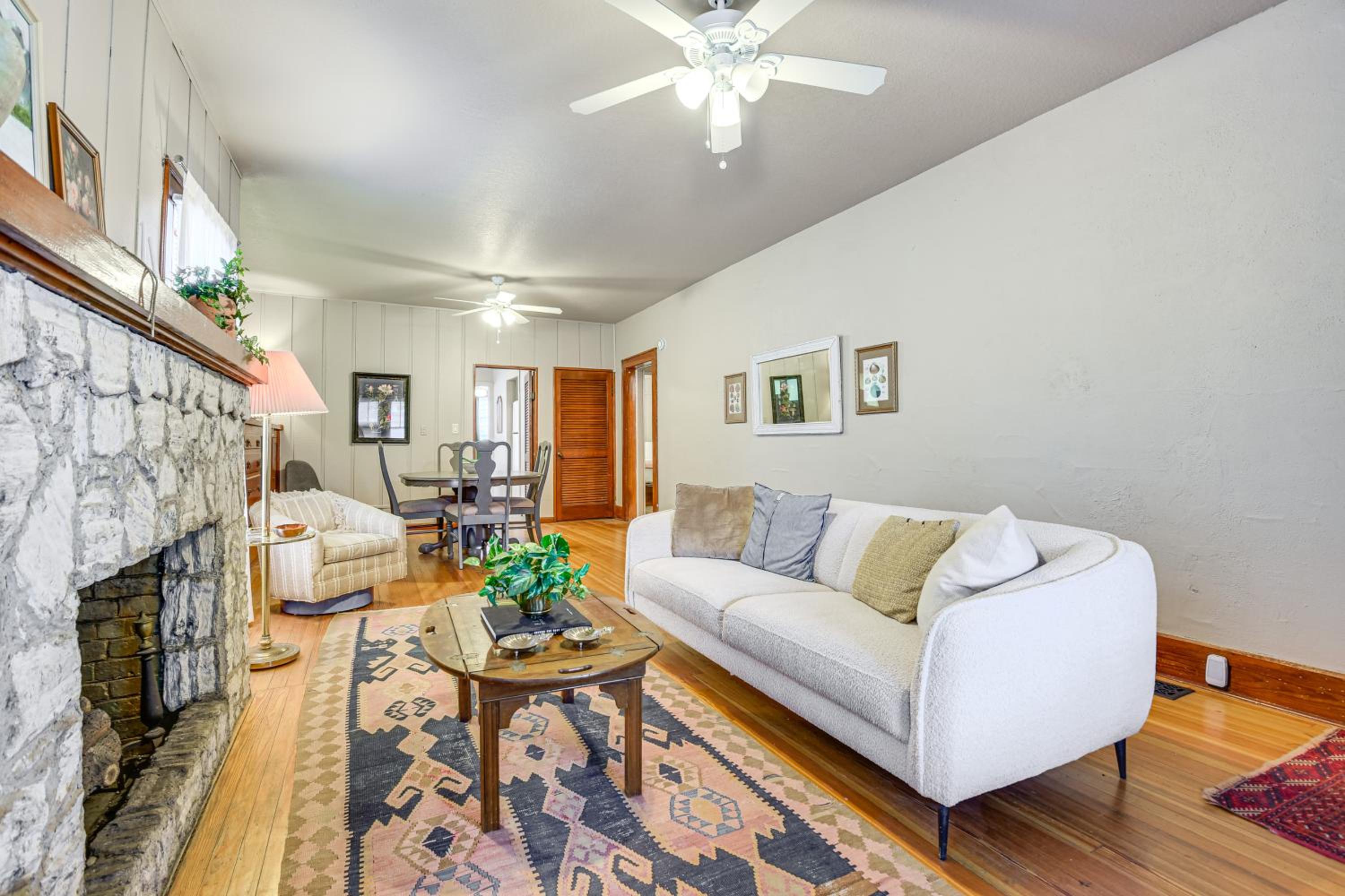 Stroll to Bradenton Riverwalk! Stylish Apartment