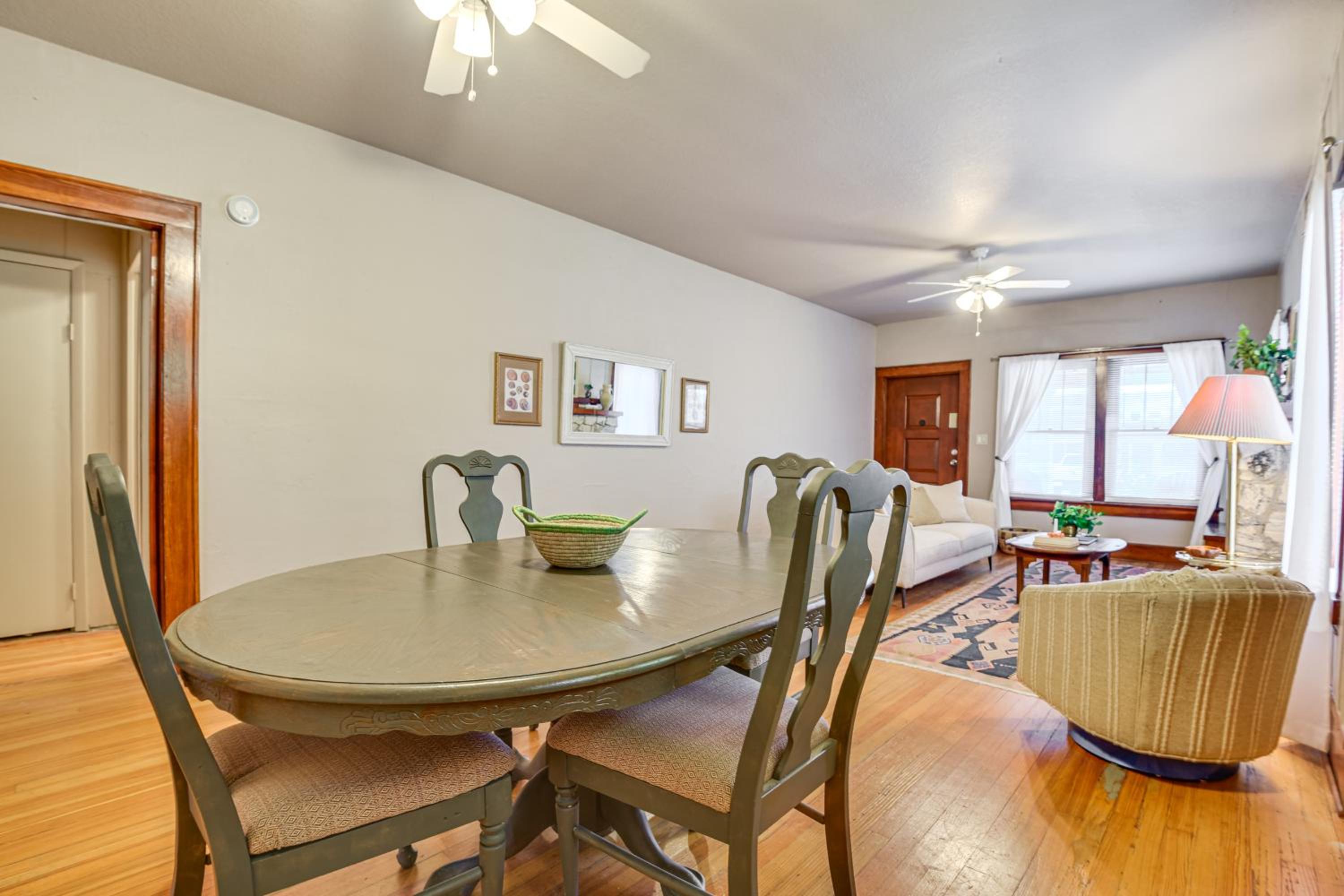Stroll to Bradenton Riverwalk! Stylish Apartment