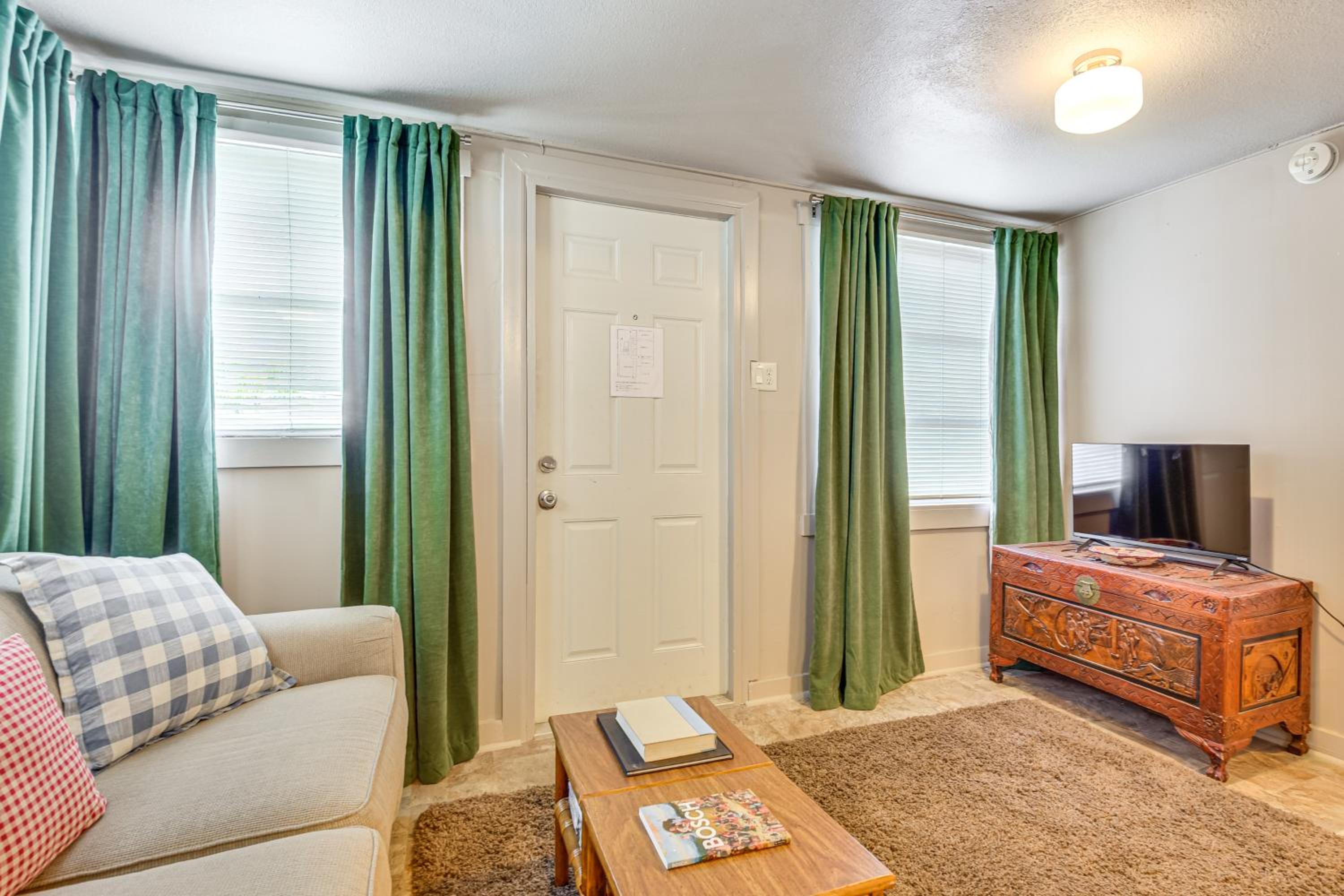 Stroll to Bradenton Riverwalk! Stylish Apartment