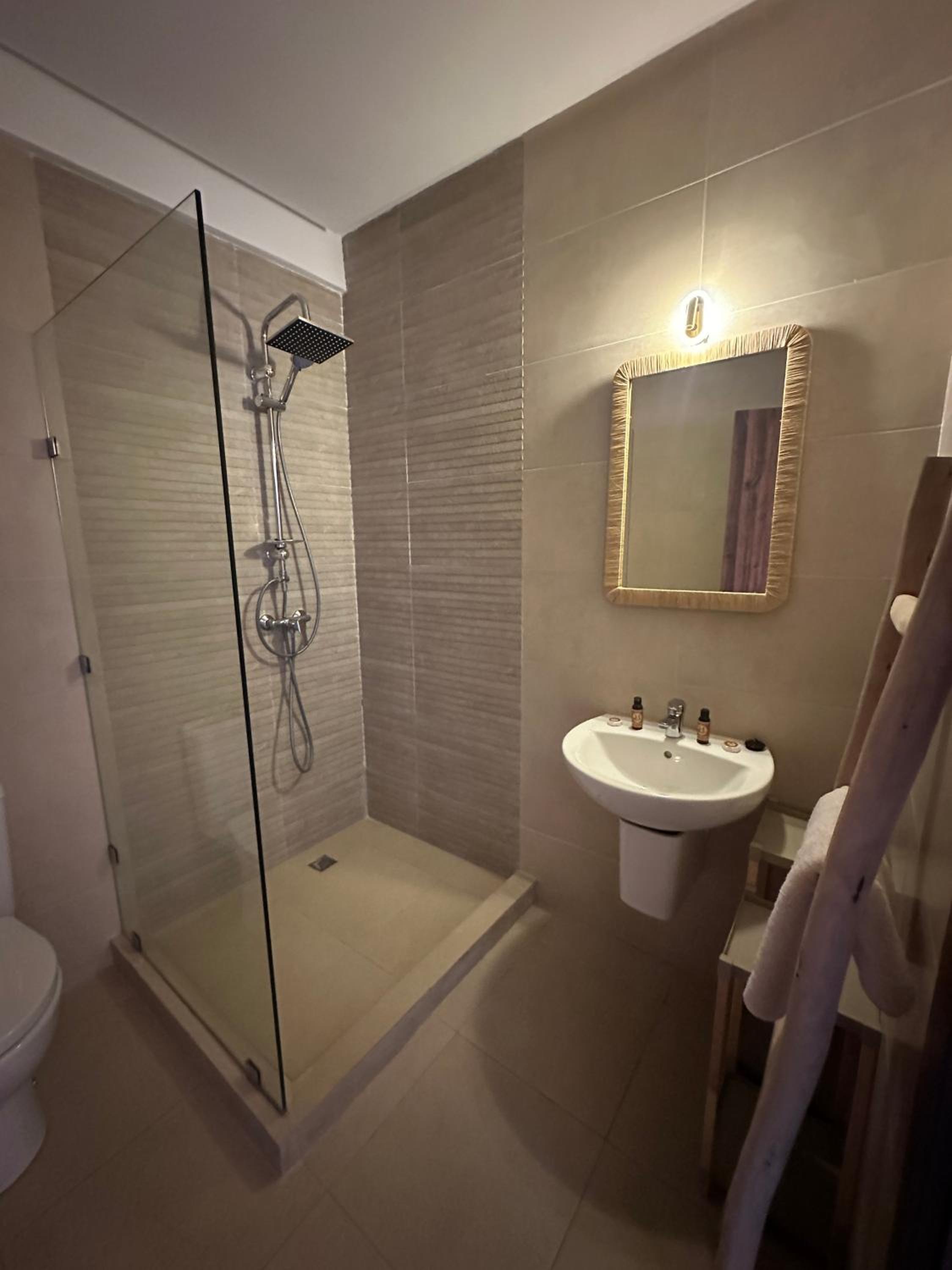 Gueliz Central Apartment with Pool and Parking