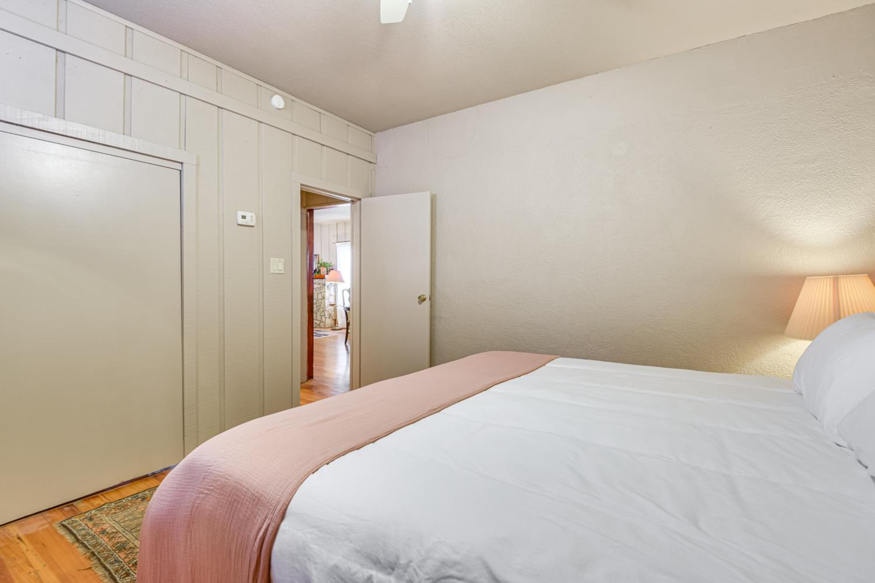 Stroll to Bradenton Riverwalk! Stylish Apartment