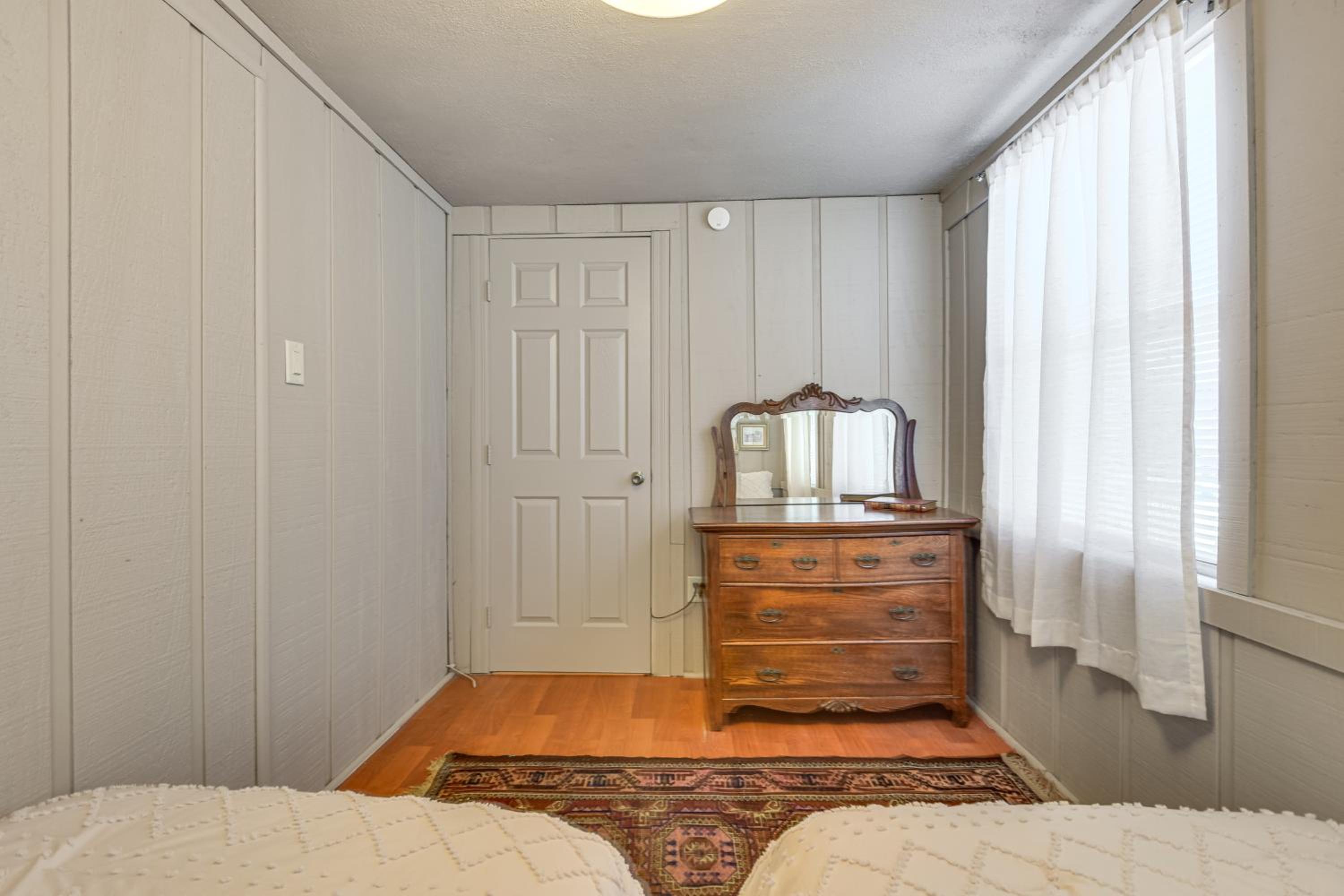 Stroll to Bradenton Riverwalk! Stylish Apartment
