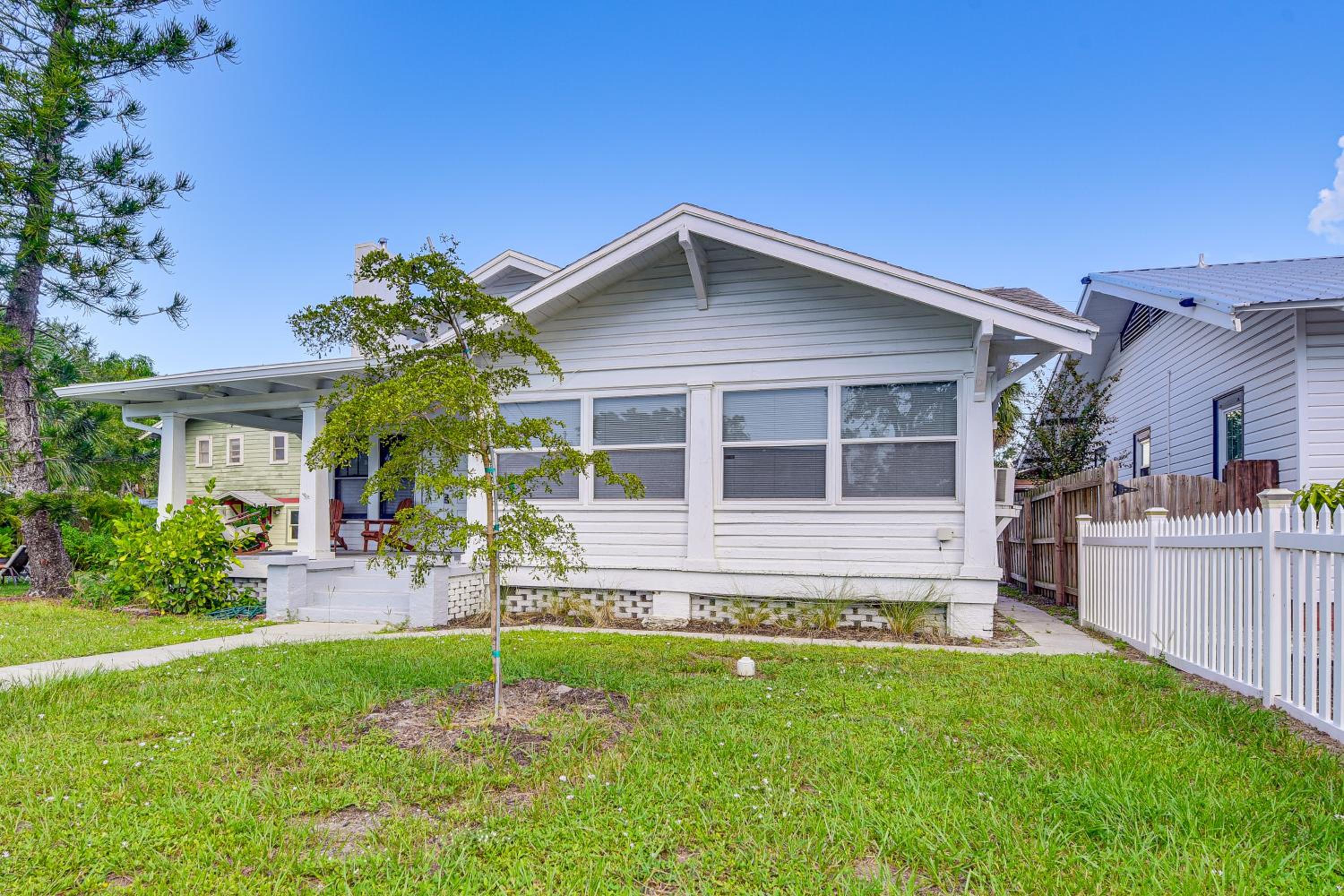 Stroll to Bradenton Riverwalk! Stylish Apartment