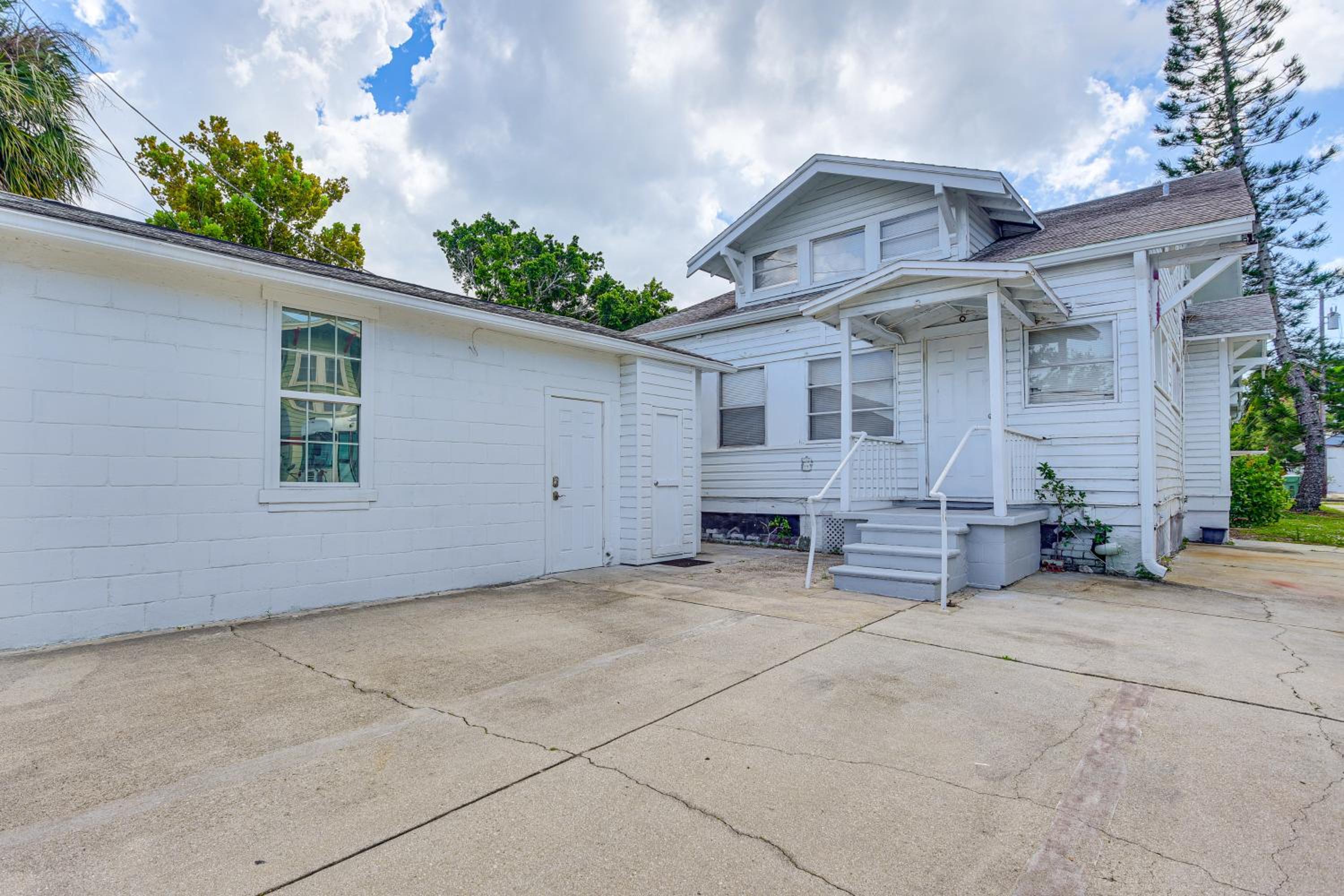 Stroll to Bradenton Riverwalk! Stylish Apartment