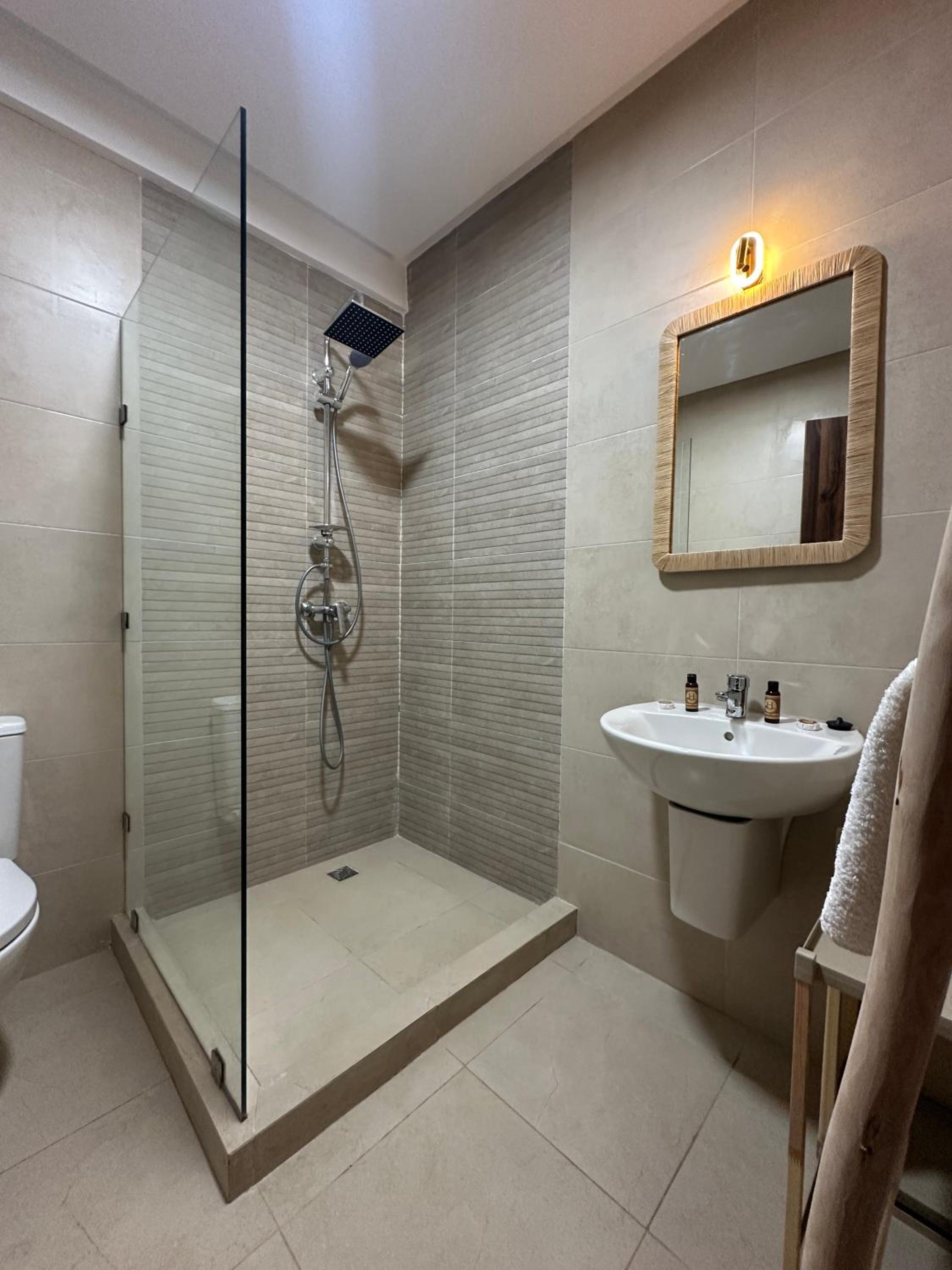 Gueliz Central Apartment with Pool and Parking
