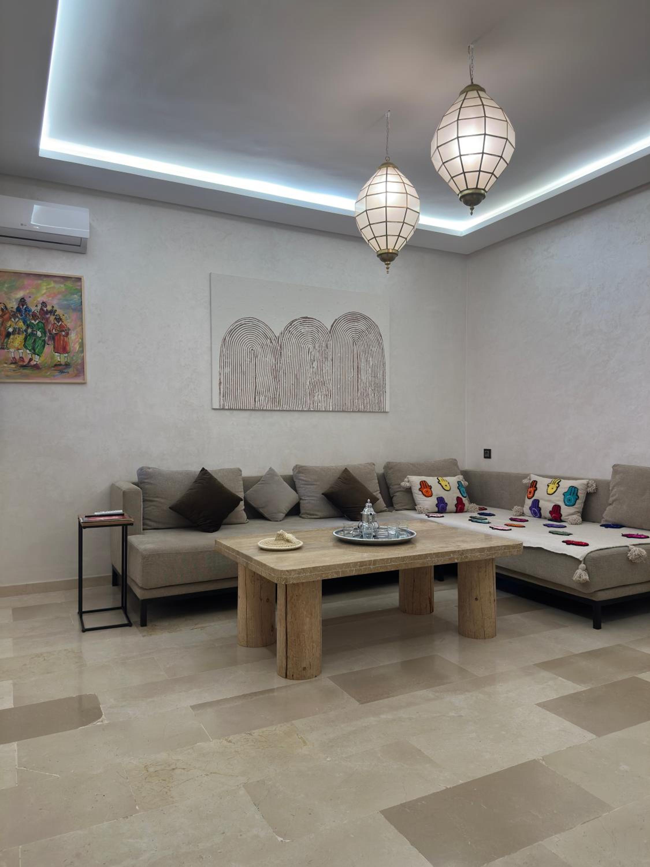 Gueliz Central Apartment with Pool and Parking