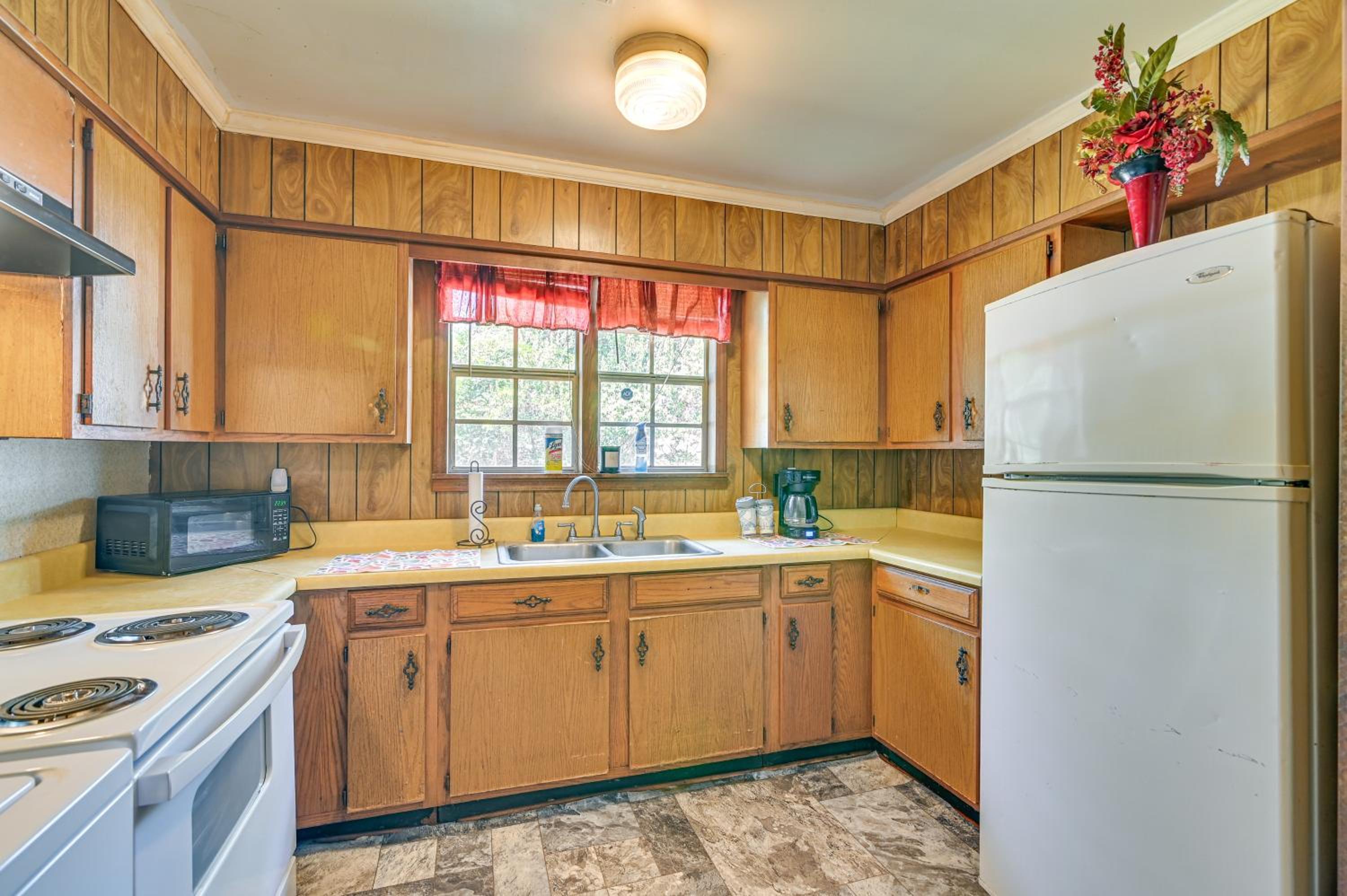 Pet-Friendly Eutaw Home Near Historic Square