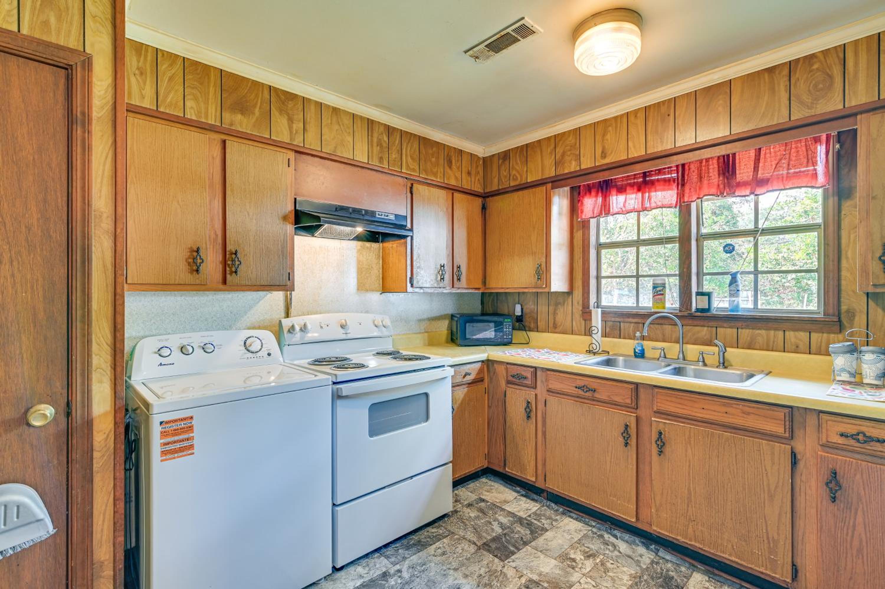 Pet-Friendly Eutaw Home Near Historic Square