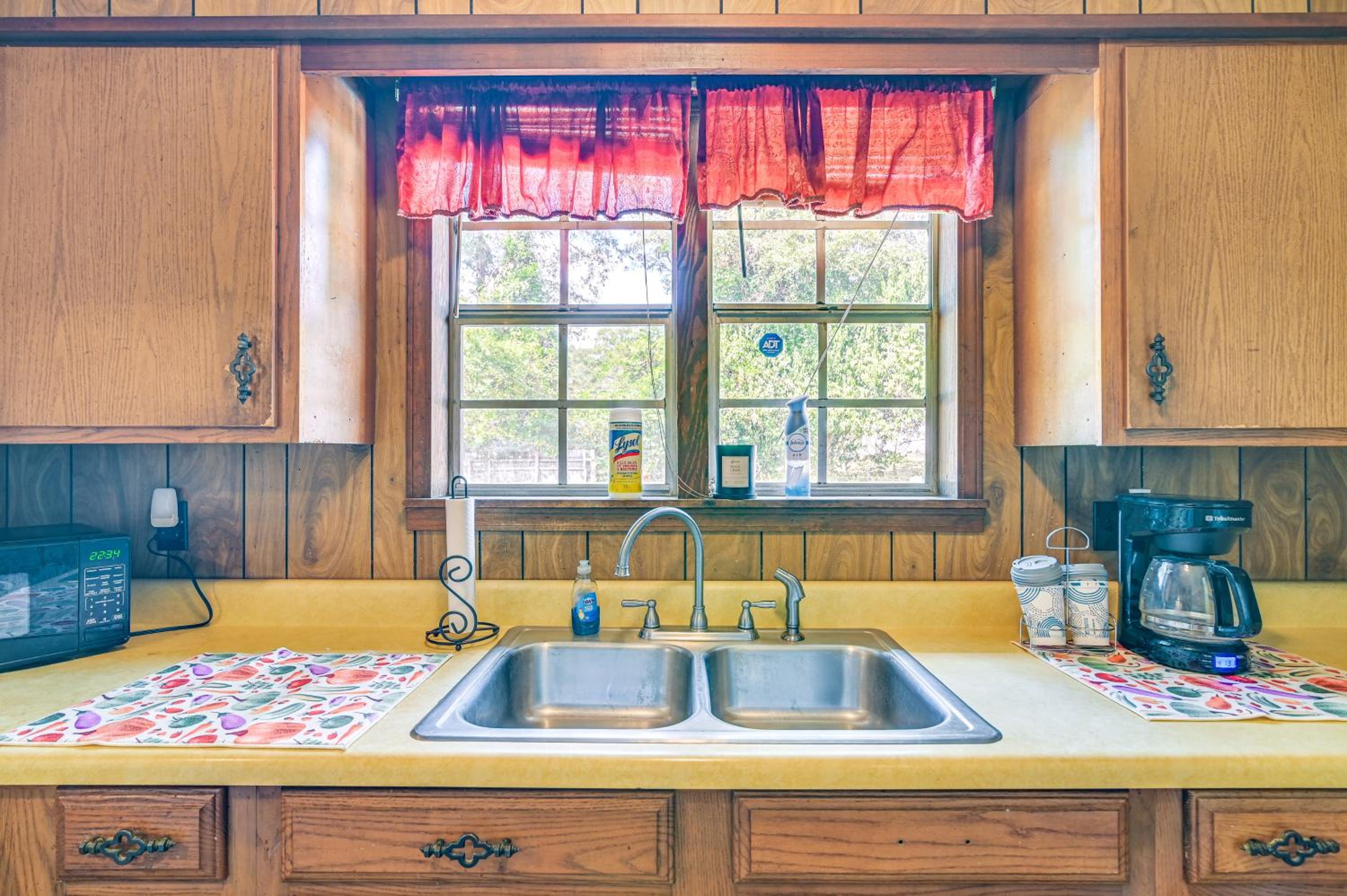 Pet-Friendly Eutaw Home Near Historic Square