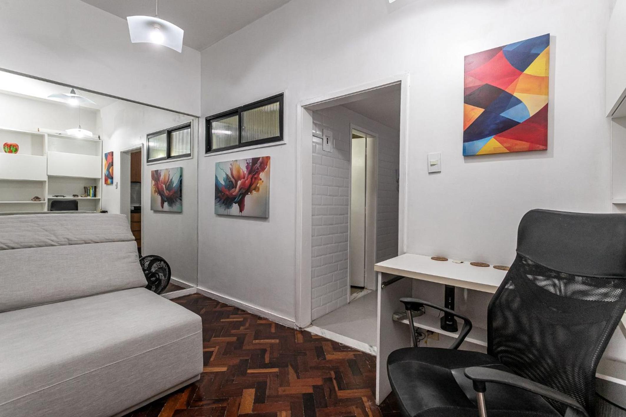 Copacabana: Beach, Cozy and Practical | 4 Guests