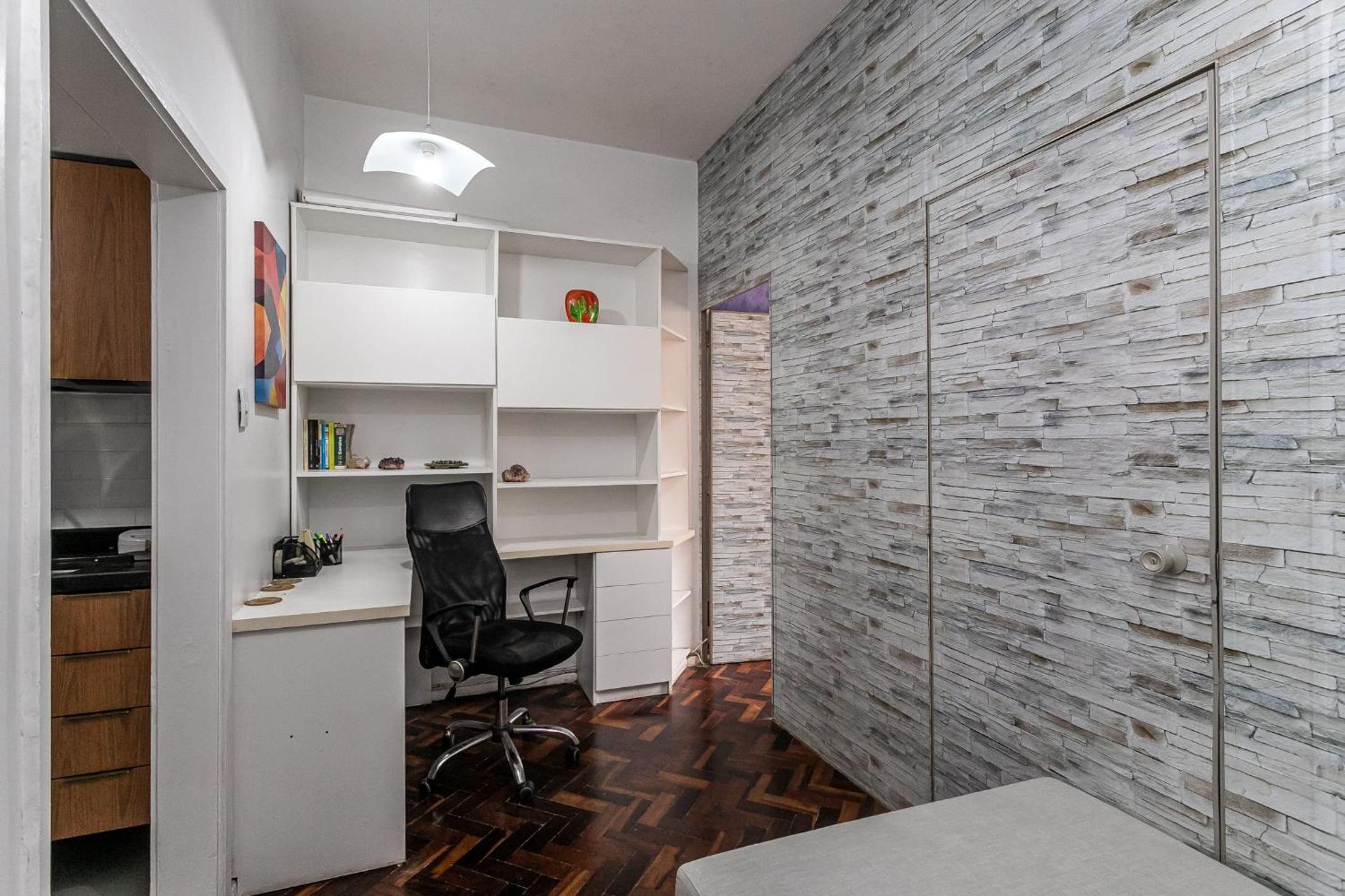Copacabana: Beach, Cozy and Practical | 4 Guests
