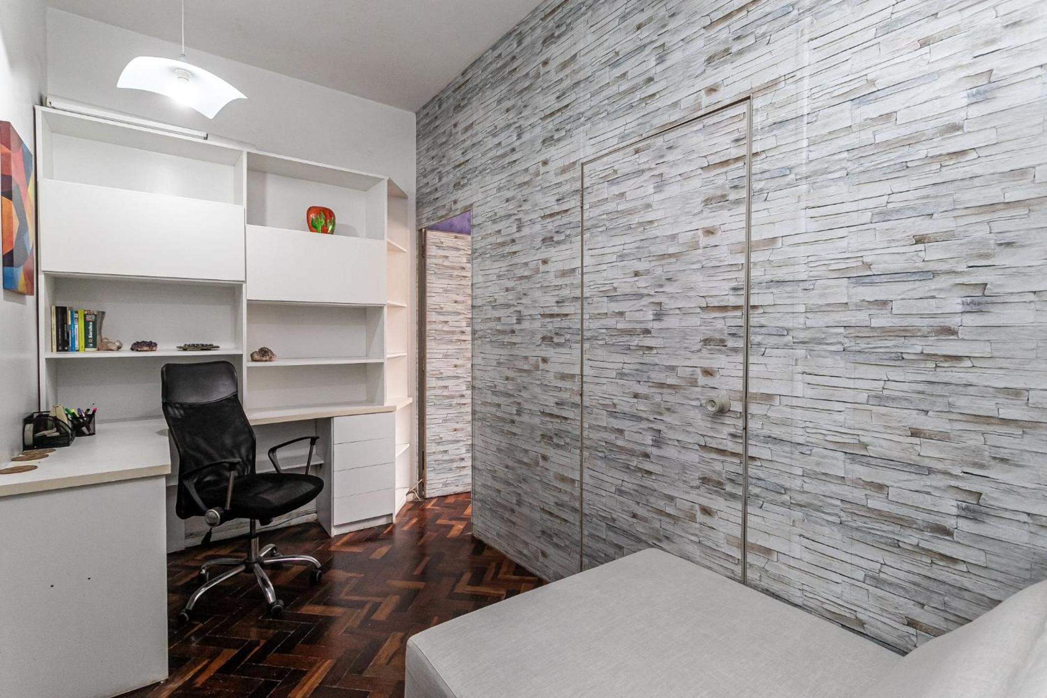 Copacabana: Beach, Cozy and Practical | 4 Guests