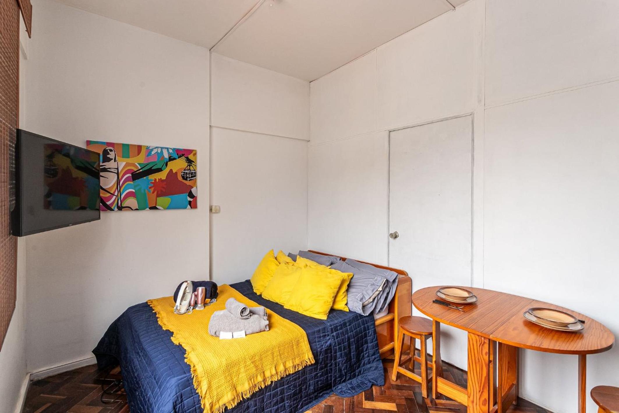 Copacabana: Beach, Cozy and Practical | 4 Guests