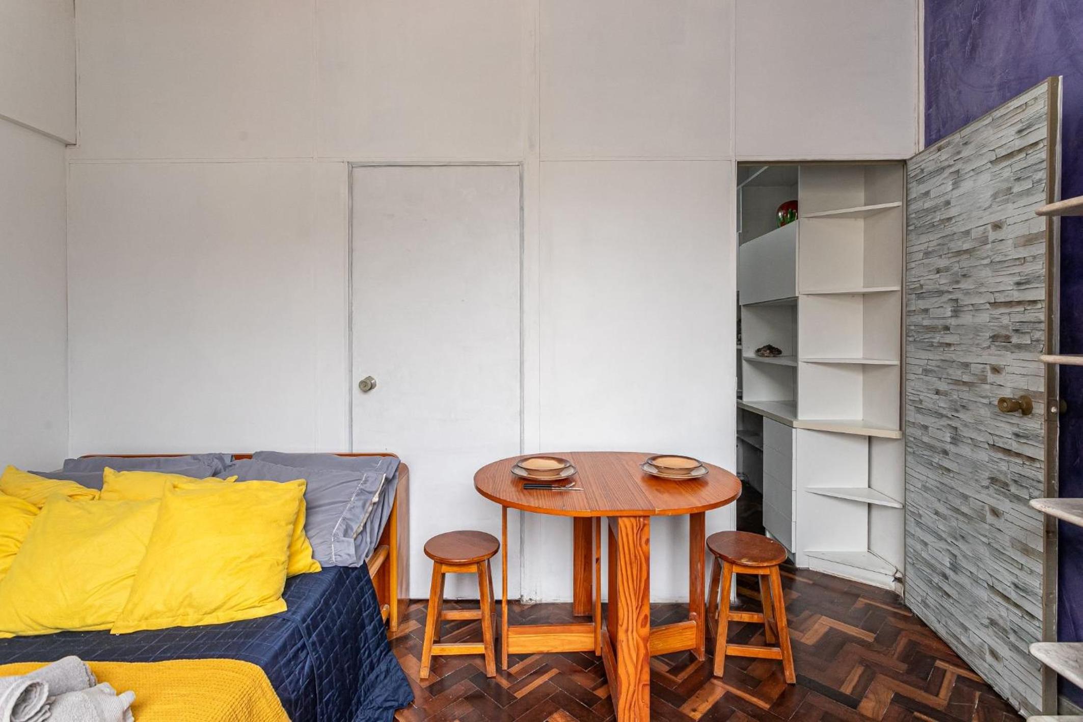 Copacabana: Beach, Cozy and Practical | 4 Guests