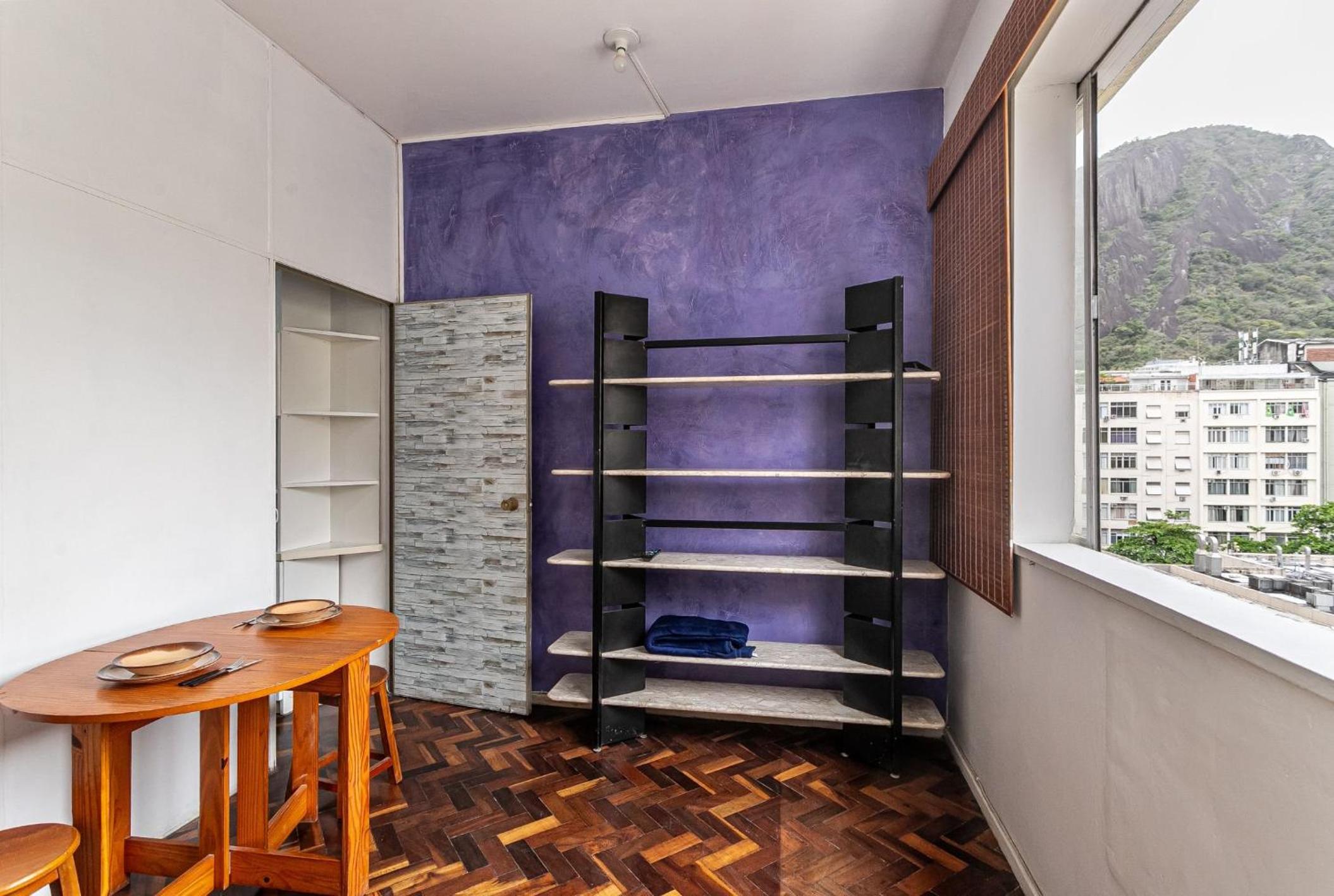 Copacabana: Beach, Cozy and Practical | 4 Guests