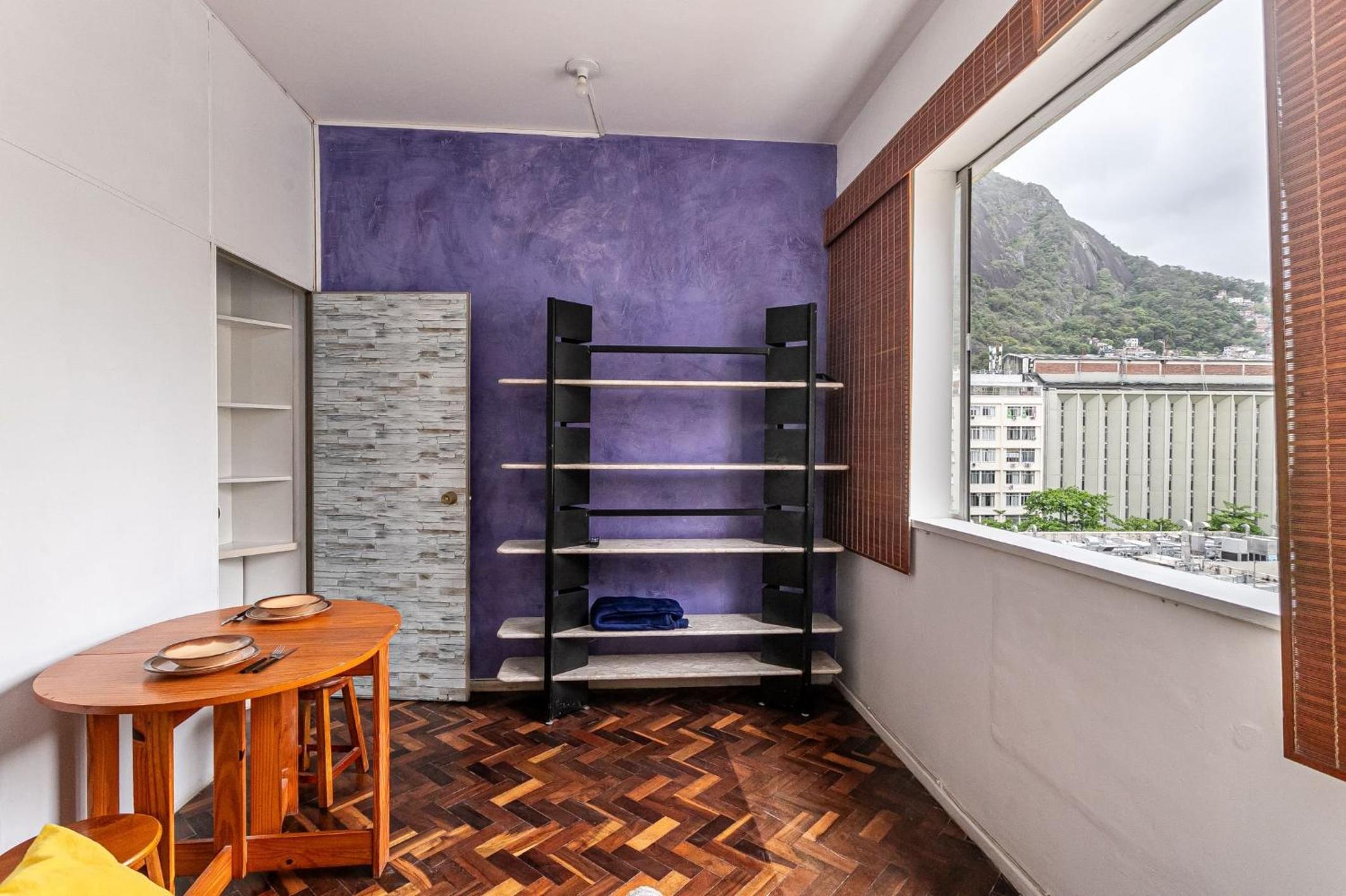 Copacabana: Beach, Cozy and Practical | 4 Guests