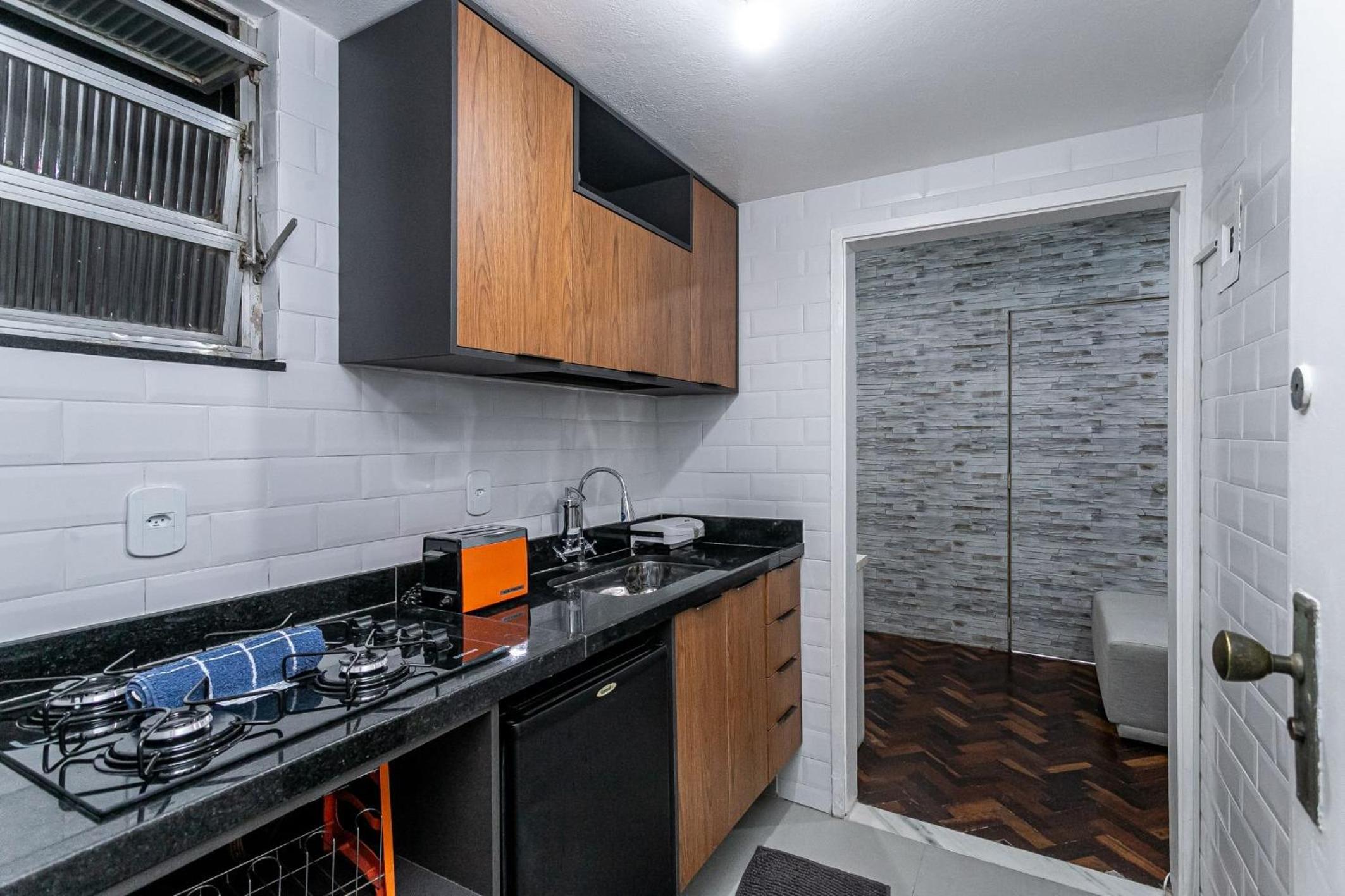Copacabana: Beach, Cozy and Practical | 4 Guests