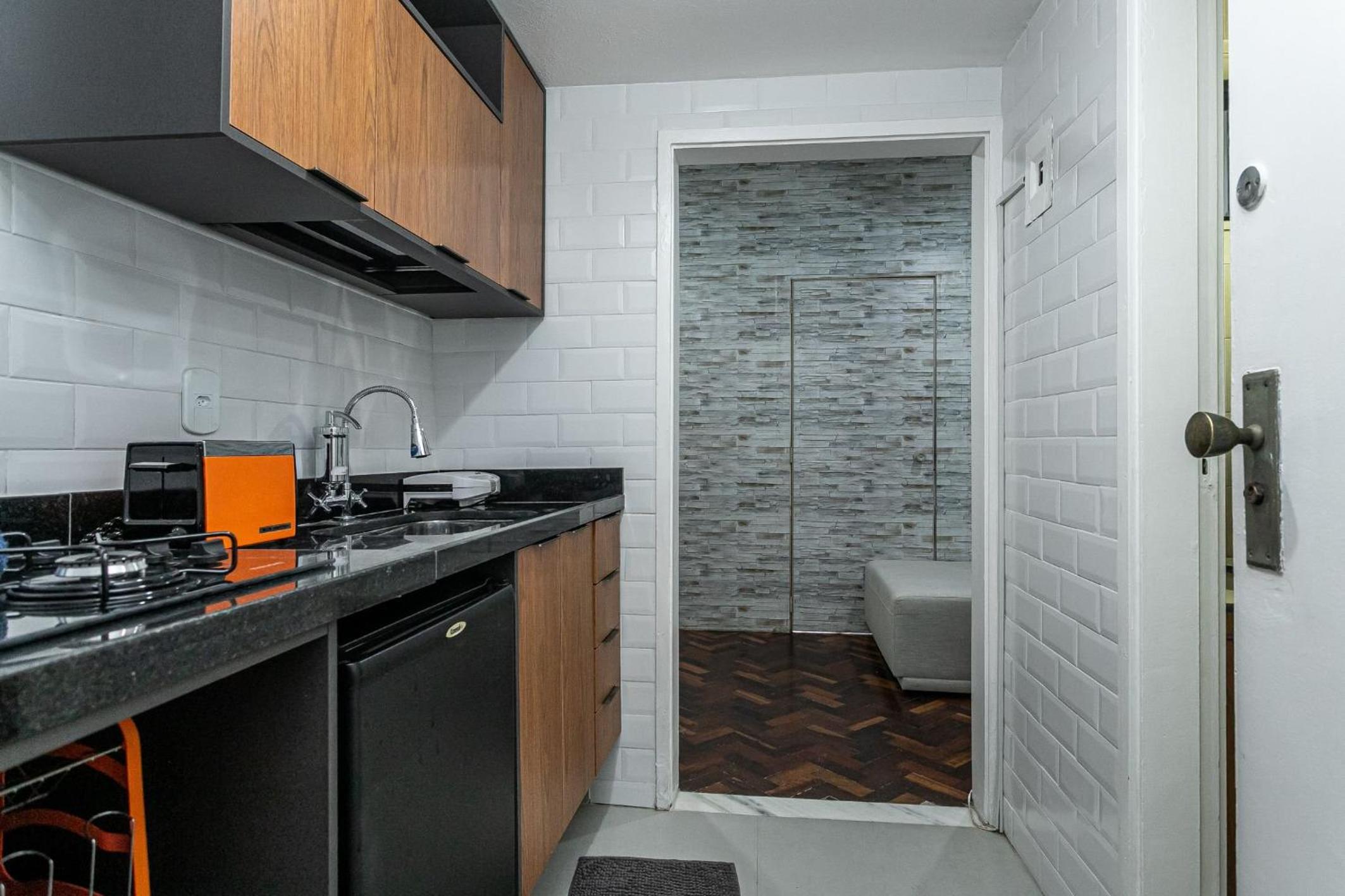Copacabana: Beach, Cozy and Practical | 4 Guests