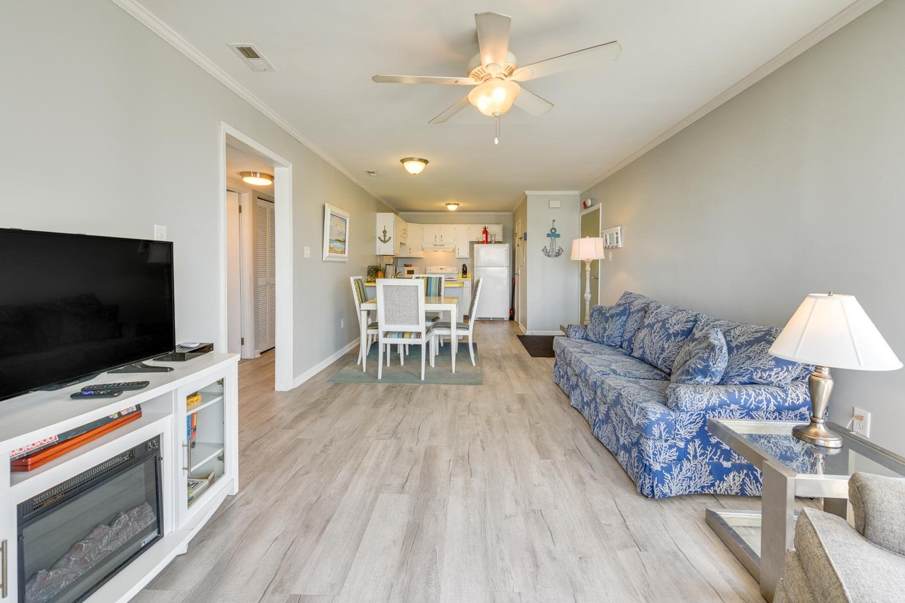 Steps to Sand and Pool! 3rd-Floor Myrtle Beach Condo