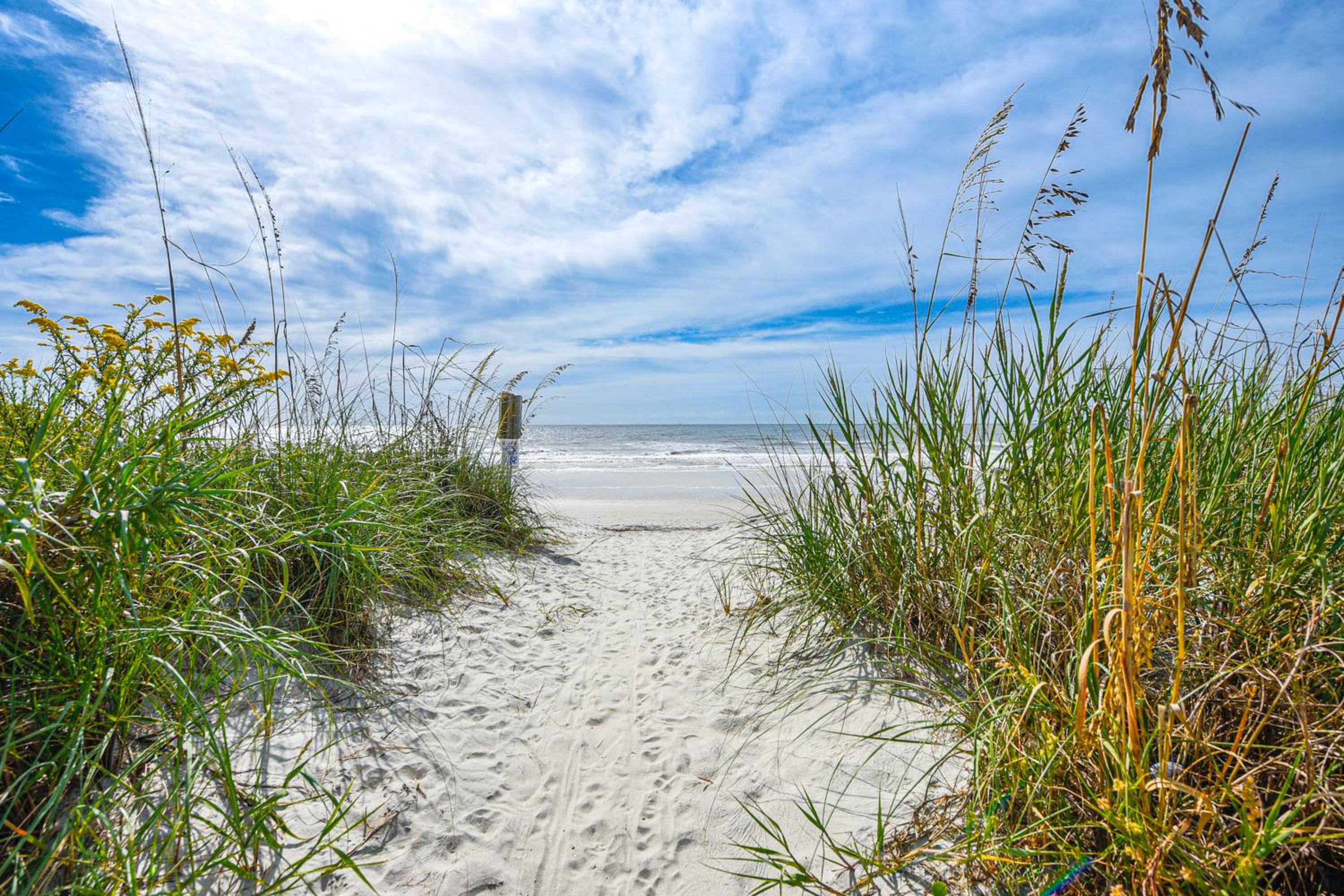 Steps to Sand and Pool! 3rd-Floor Myrtle Beach Condo